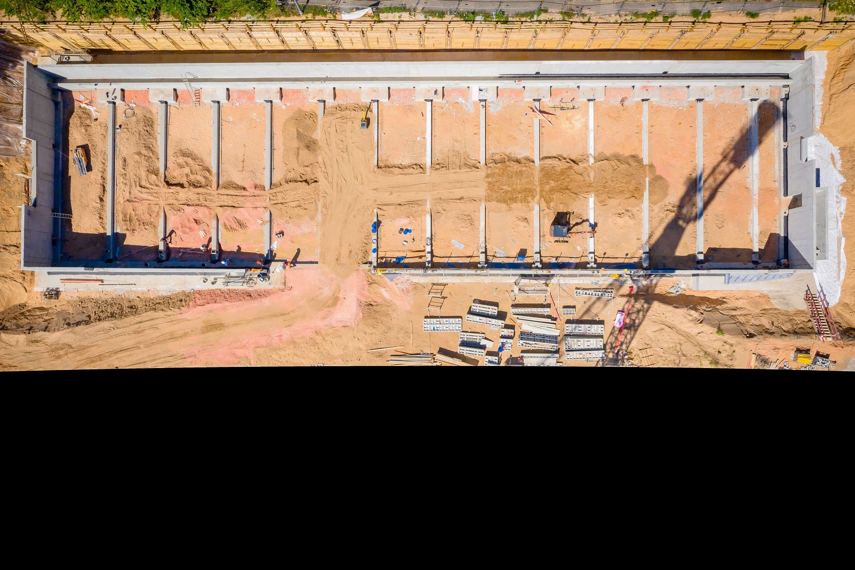 Der Ausbau des offenen Parkdecks schreitet ebenfalls voran. Picture 1