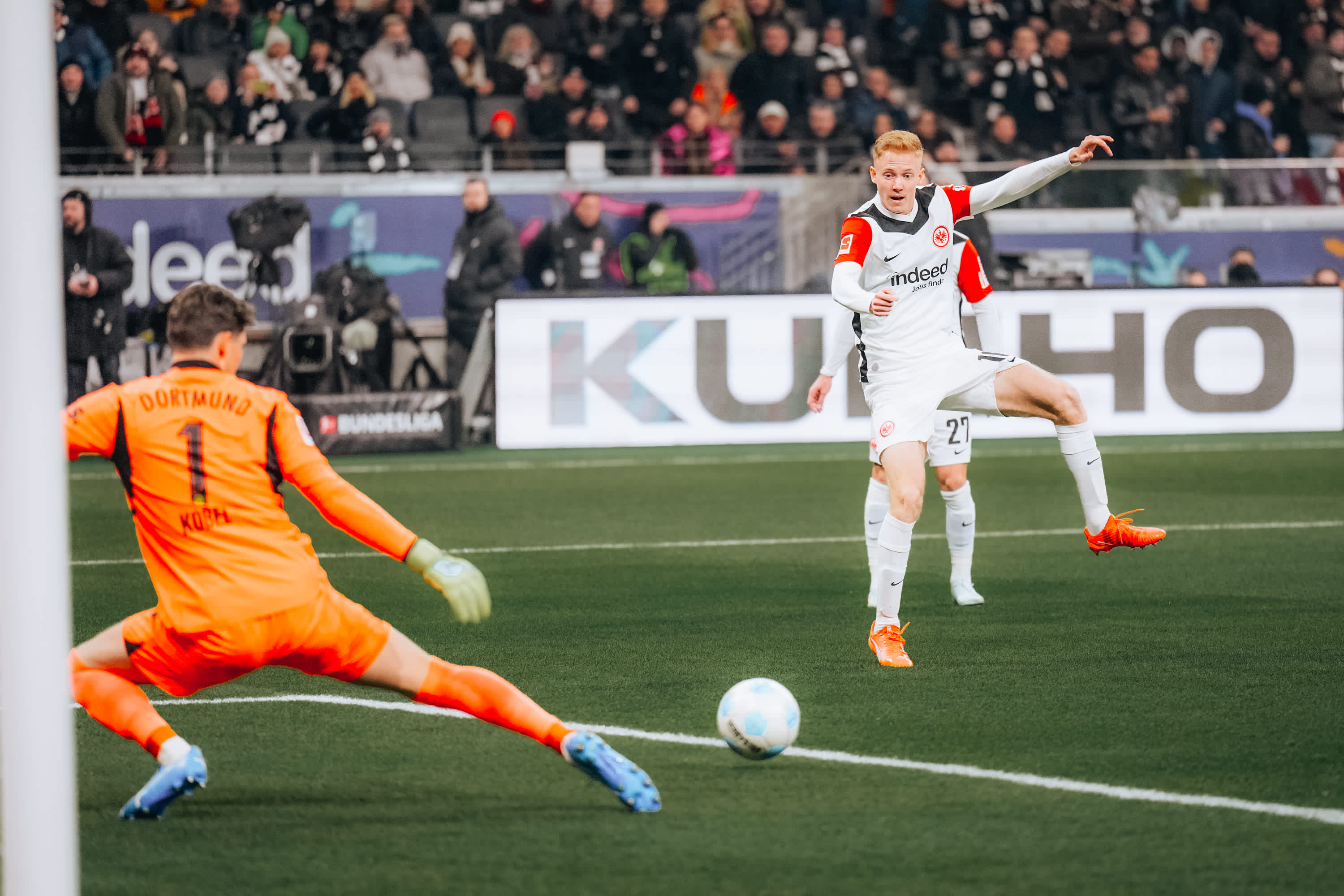 Bereits in der ersten Minute hat Hugo Larsson die Chance auf das 1:0. Bereits in der ersten Minute hat Hugo Larsson die Chance auf das 1:0.