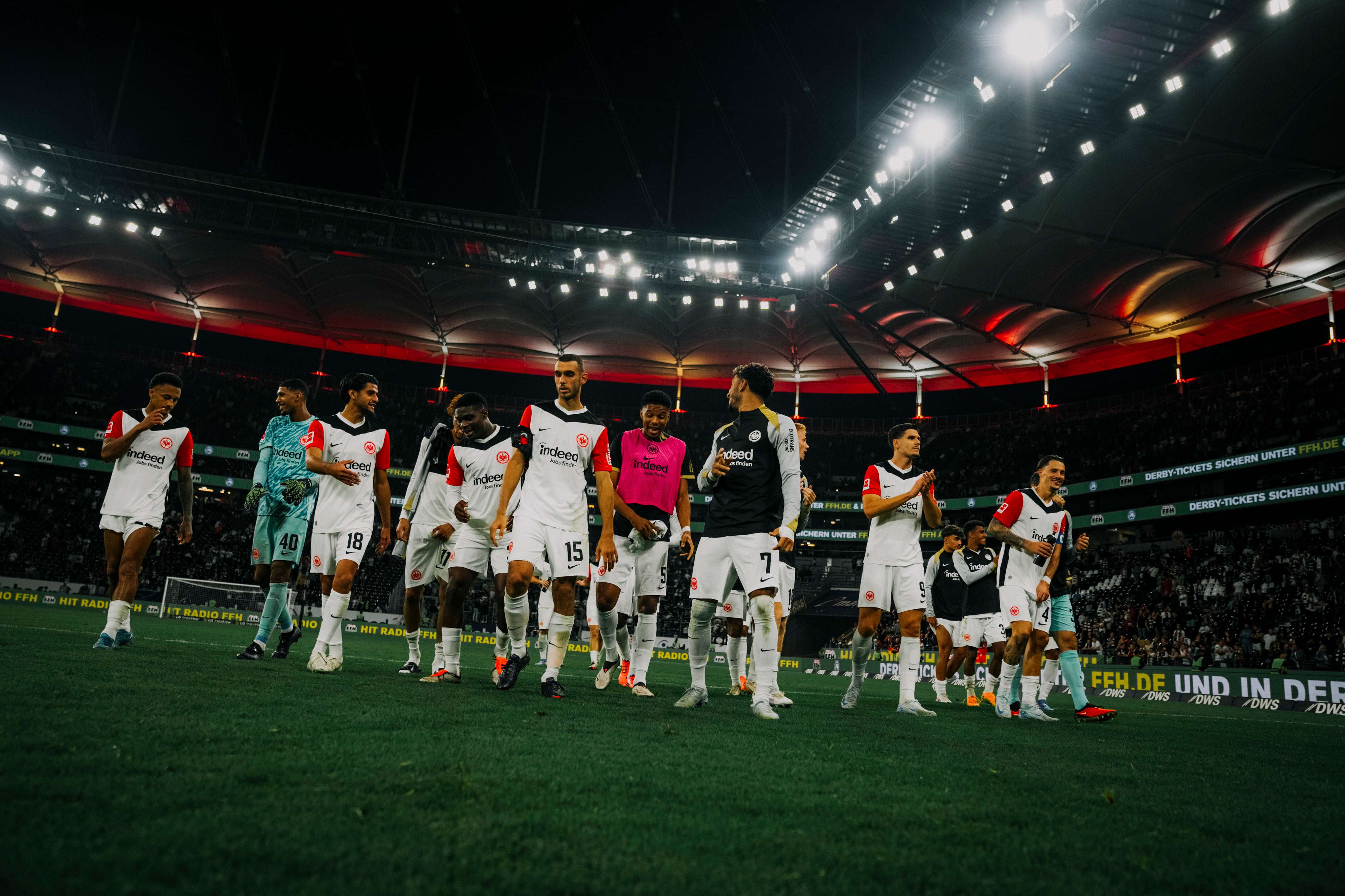 Mit dem 2:0 gegen Borussia Mönchengladbach feiert die Eintracht den dritten Bundesligasieg in Folge. Mit dem 2:0 gegen Borussia Mönchengladbach feiert die Eintracht den dritten Bundesligasieg in Folge.
