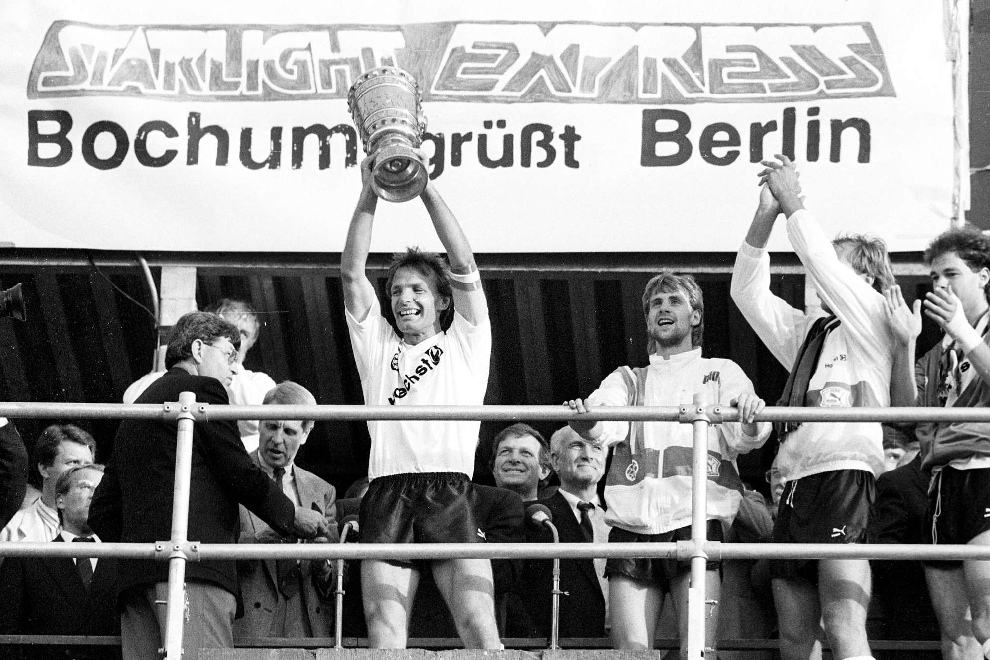 ... oder 1988 durch einen 1:0-Erfolg gegen den VfL Bochum. ... oder 1988 durch einen 1:0-Erfolg gegen den VfL Bochum.