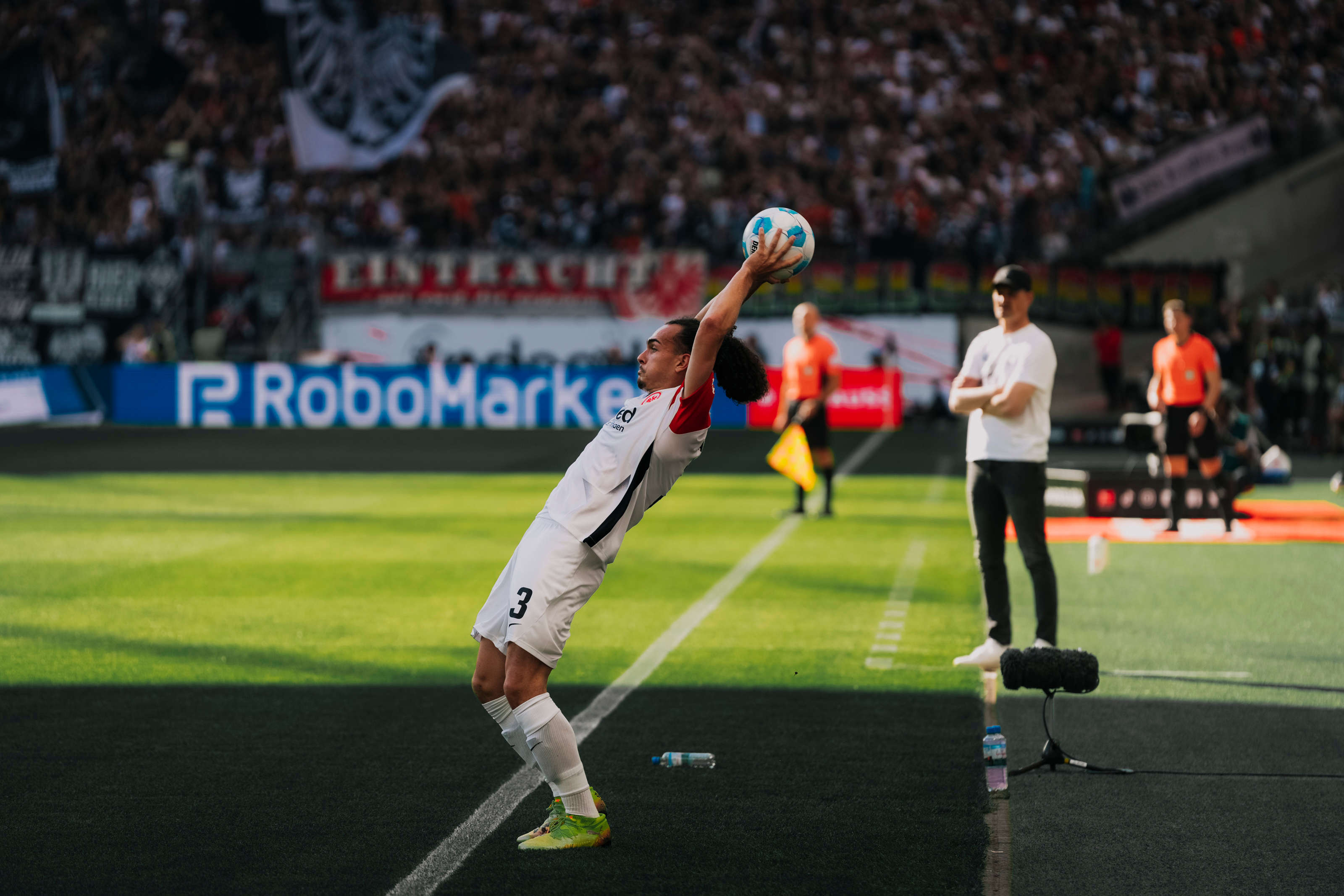 Doch trotz des frühen Treffers muss sich die Eintracht schließlich strecken. Symboldbild: Arthur Theate.
