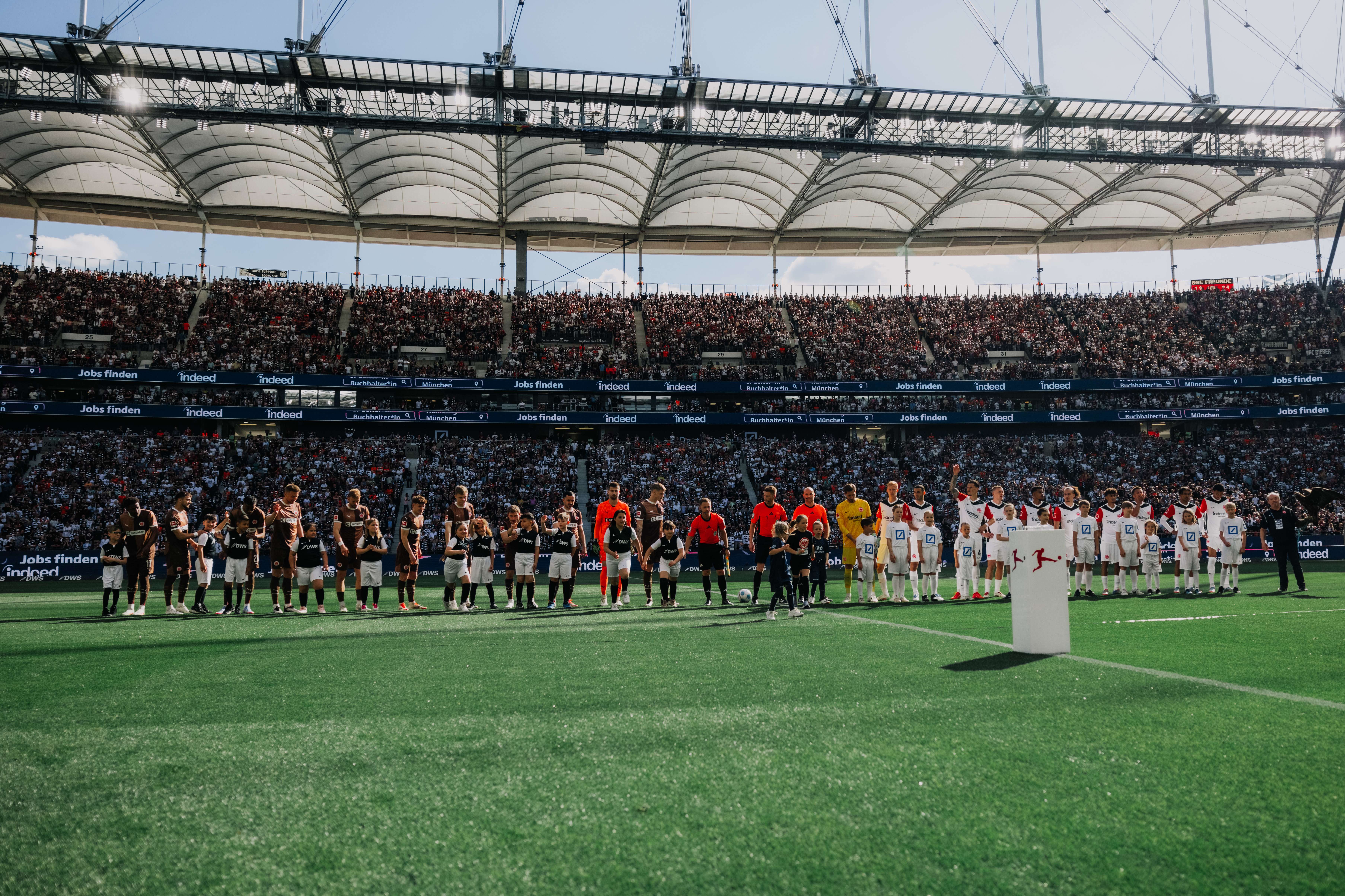 Die Eintracht trifft auf den FC St. Pauli.