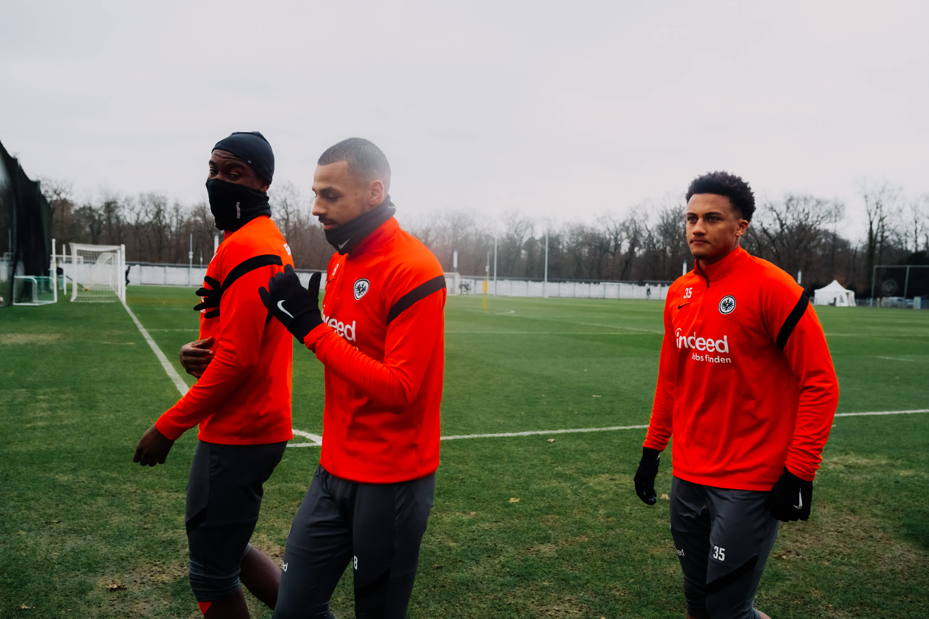 Feierabend: Tuta, Djibril Sow und Evan Ndicka begeben sich zurück ins ProfiCamp. Feierabend: Tuta, Djibril Sow und Evan Ndicka begeben sich zurück ins ProfiCamp.