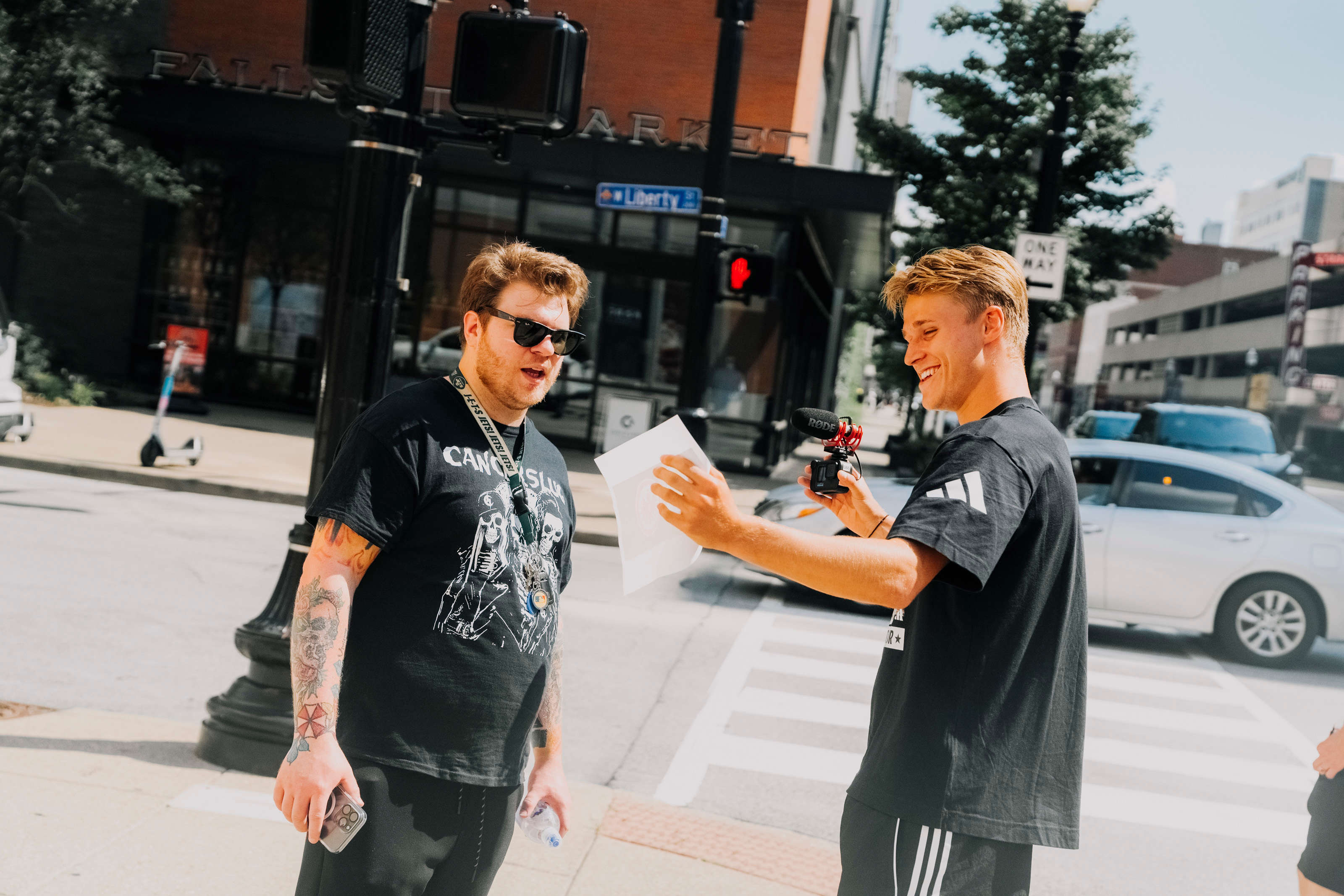 Mit Noah Fenyö unterwegs in Downtown Louisville. Mit Noah Fenyö unterwegs in Downtown Louisville.