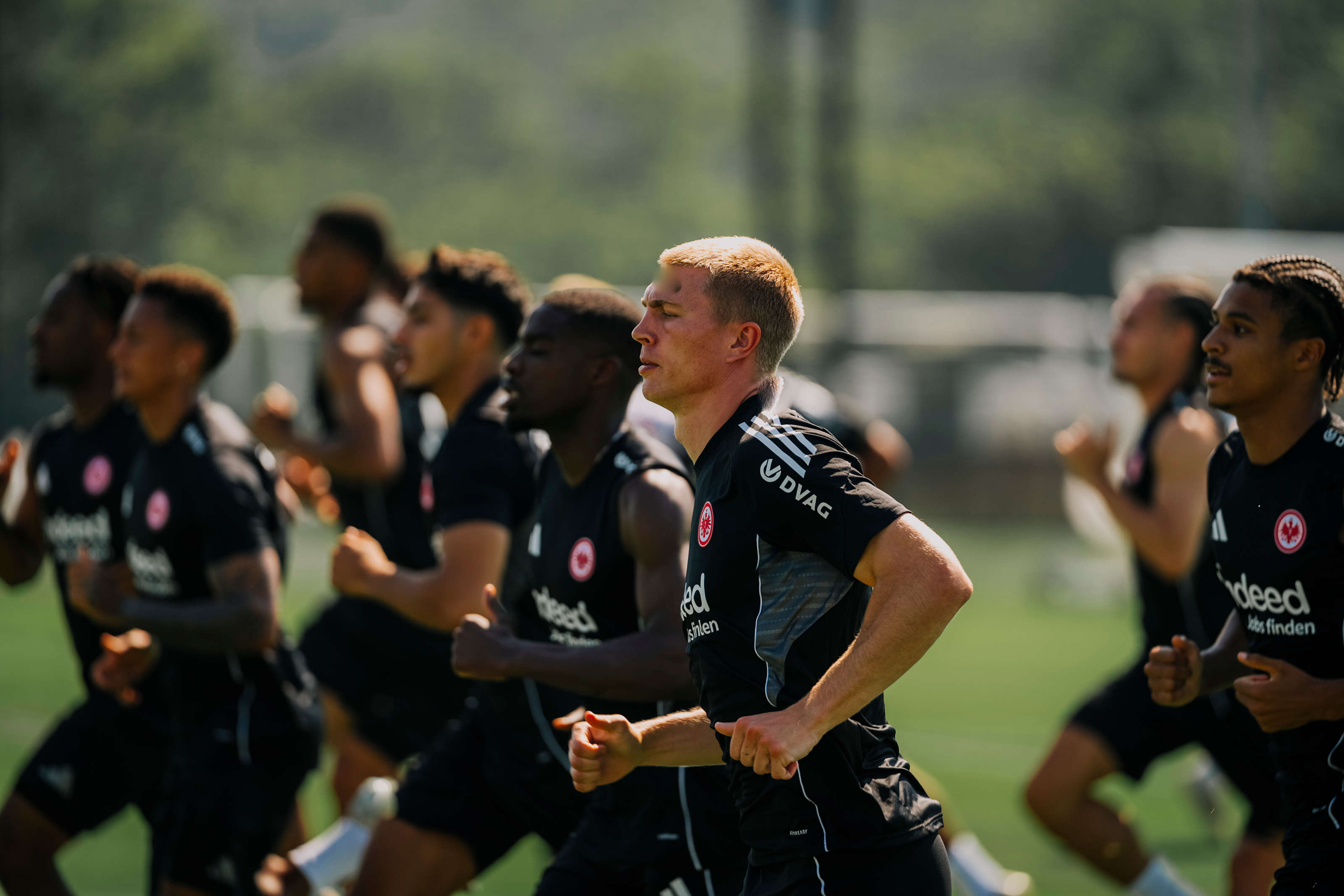 Die Mannschaft ist auf dem Trainingsplatz, die Arbeit in den USA beginnt. Die Mannschaft ist auf dem Trainingsplatz, die Arbeit in den USA beginnt.