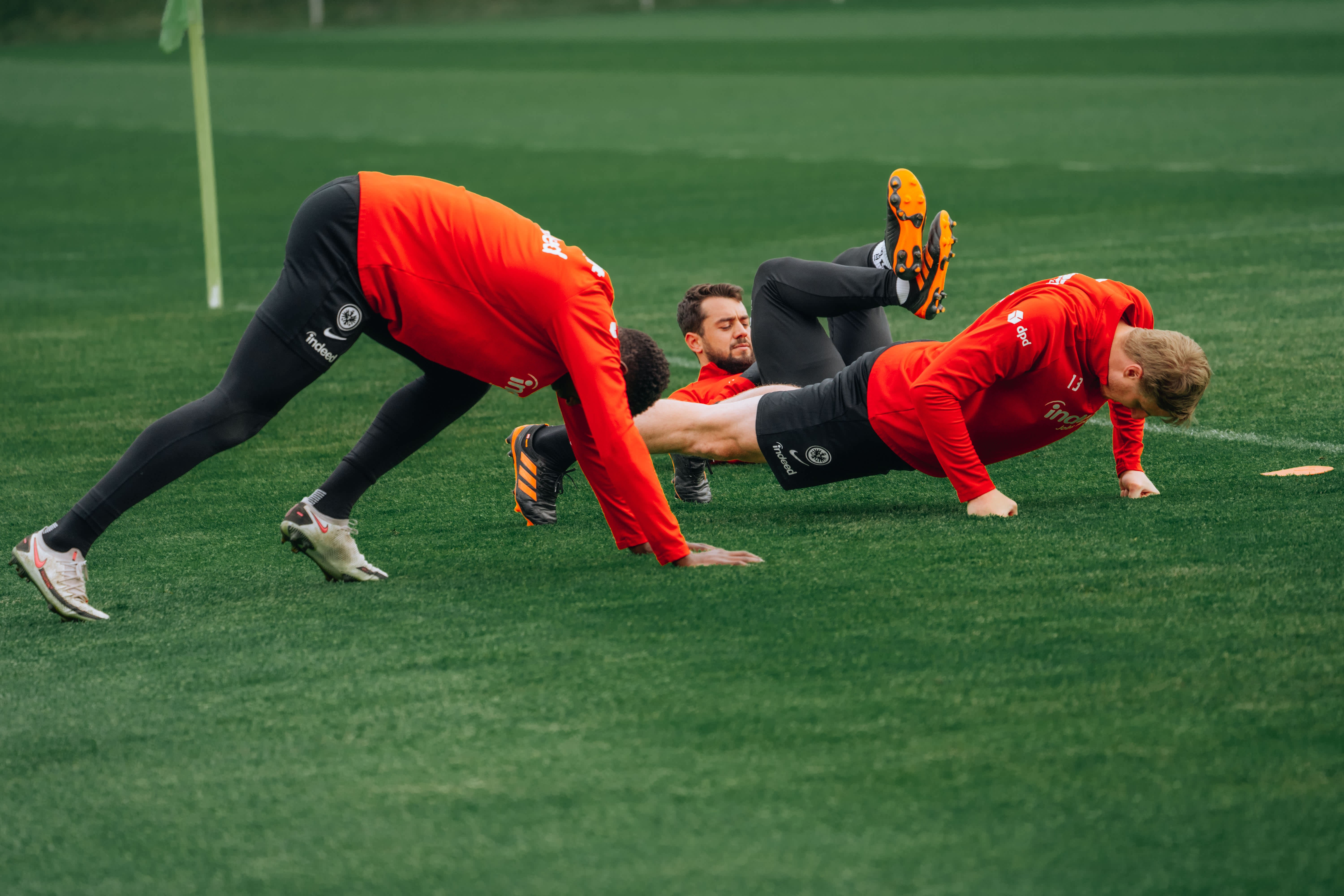Amin Younes und Martin Hinteregger stehen dem in nichts nach. Bild 1