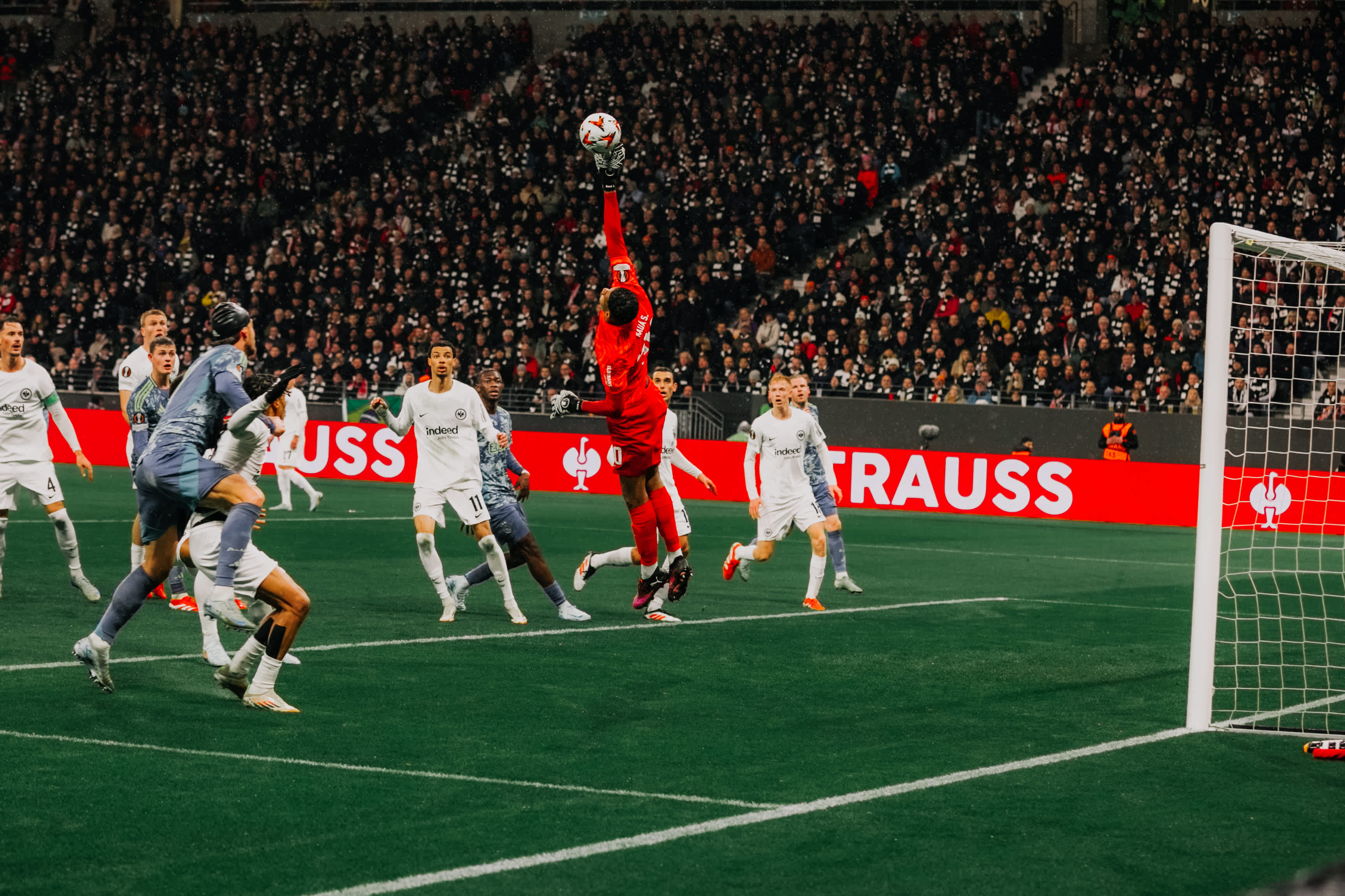 Eintracht Frankfurt: Kaua Santos In Leverkusen Vor Rückkehr Ins Tor - 1p21l8s