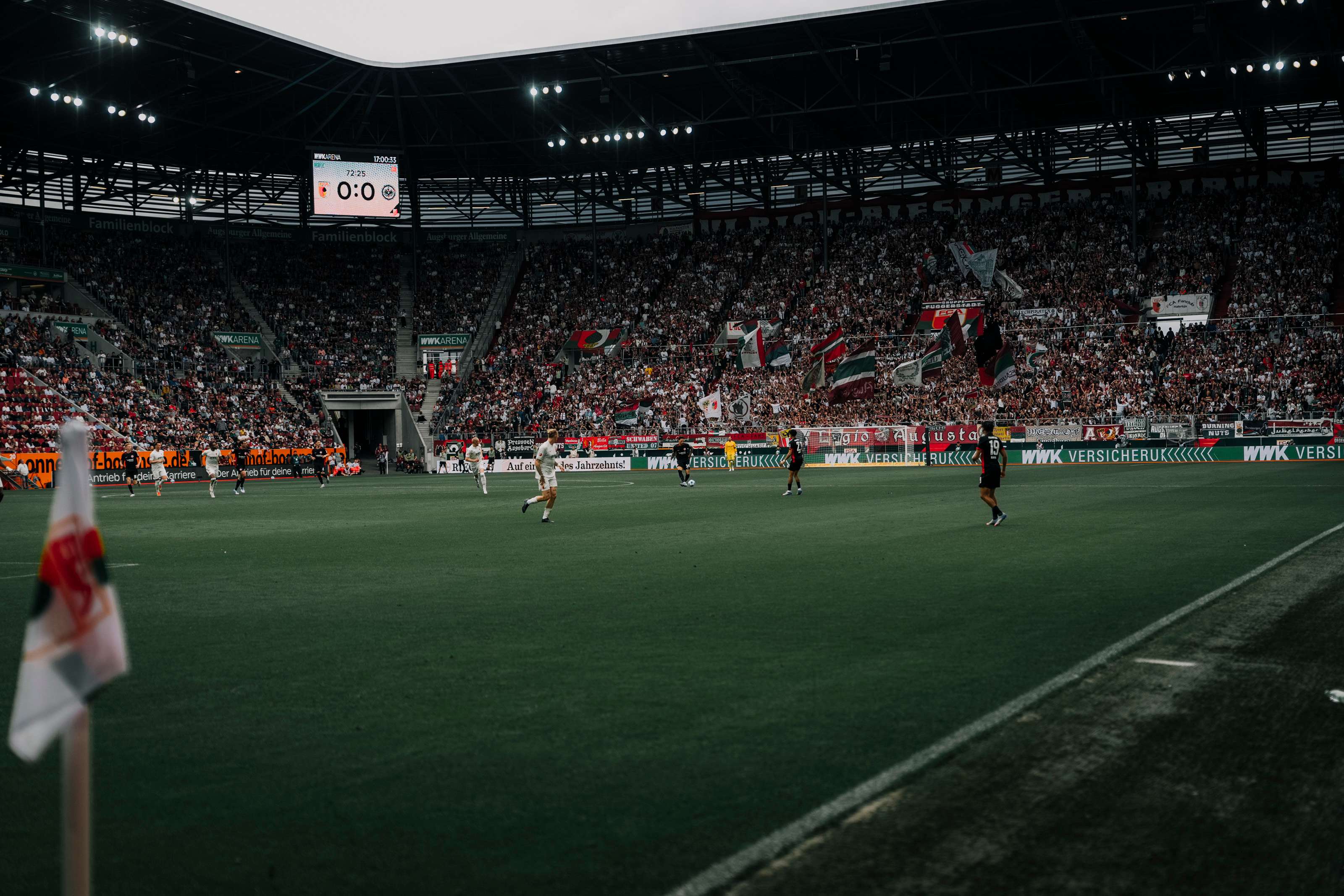 An Ostersonntag trifft die Eintracht auswärts auf den FC Augsburg. An Ostersonntag trifft die Eintracht auswärts auf den FC Augsburg.