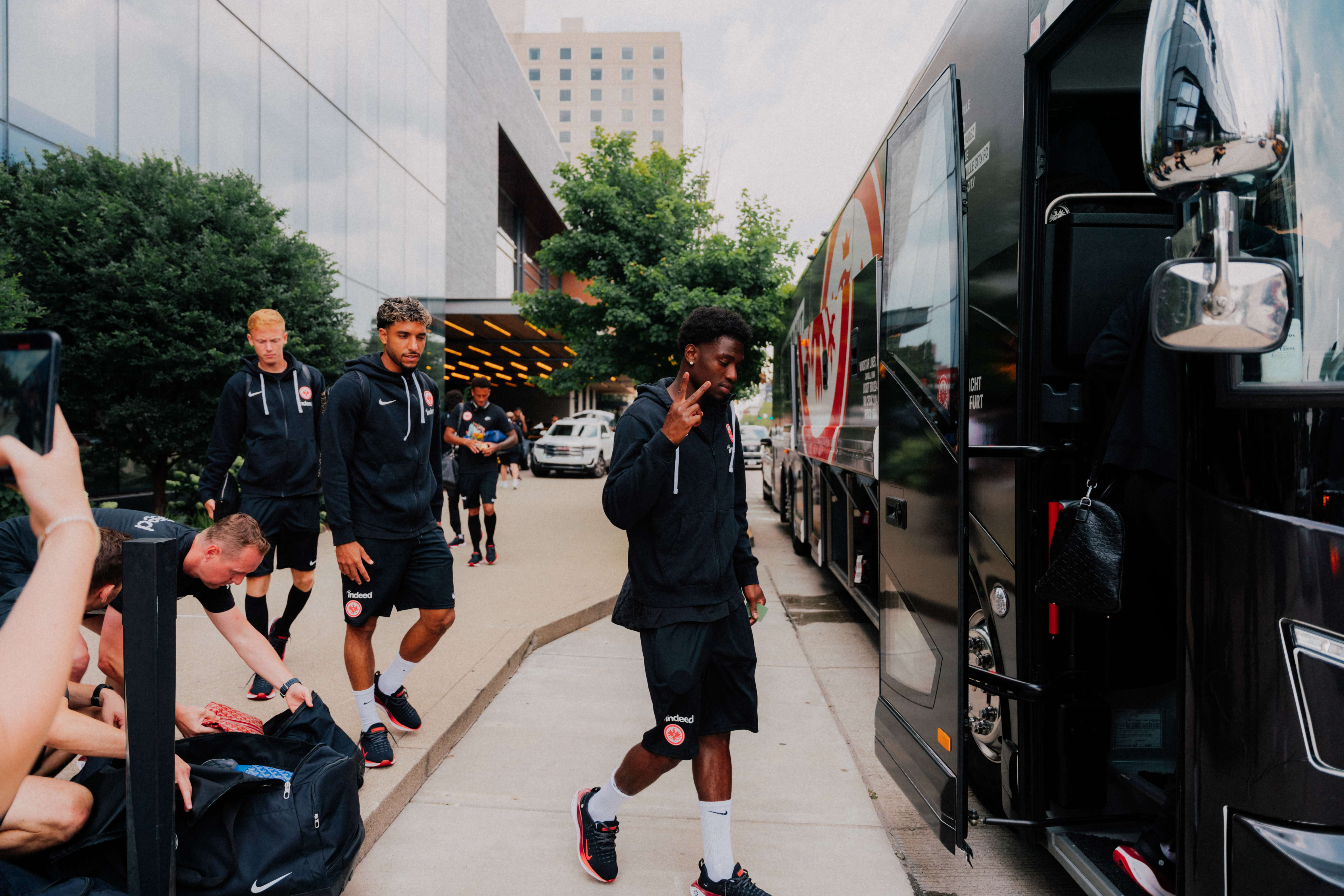 ... am Nachmittag geht die Reise weiter Richtung El Paso unmittelbar vor dem Grenzübergang zu Ciudad Juárez, wo die Eintracht am Donnerstag ein Testspiel bestreiten wird. ... am Nachmittag geht die Reise weiter Richtung El Paso unmittelbar vor dem Grenzübergang zu Ciudad Juárez, wo die Eintracht am Donnerstag ein Testspiel bestreiten wird.
