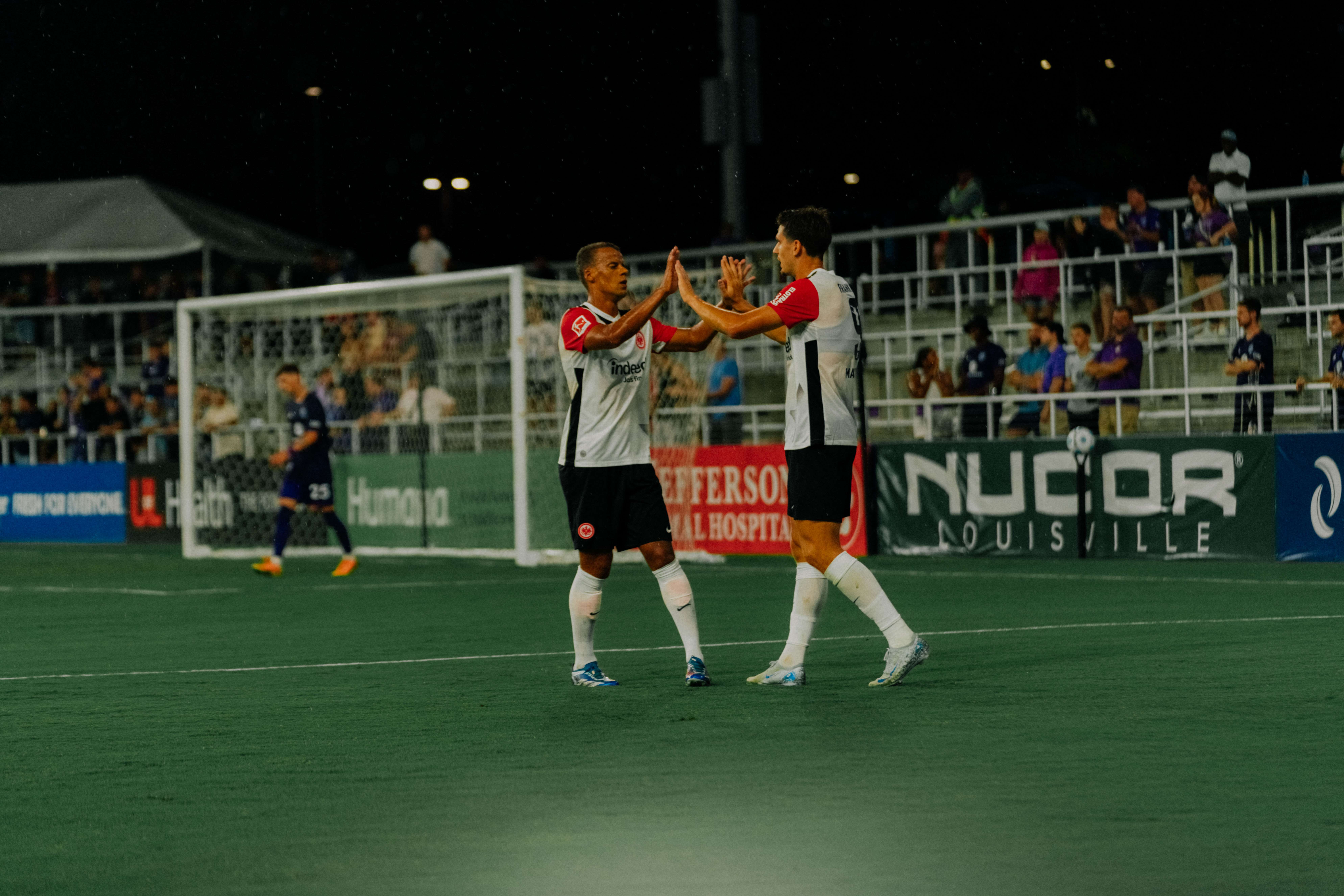 Igor Matanovic und Timothy Chandler beim Torjubel. Igor Matanovic und Timothy Chandler beim Torjubel.