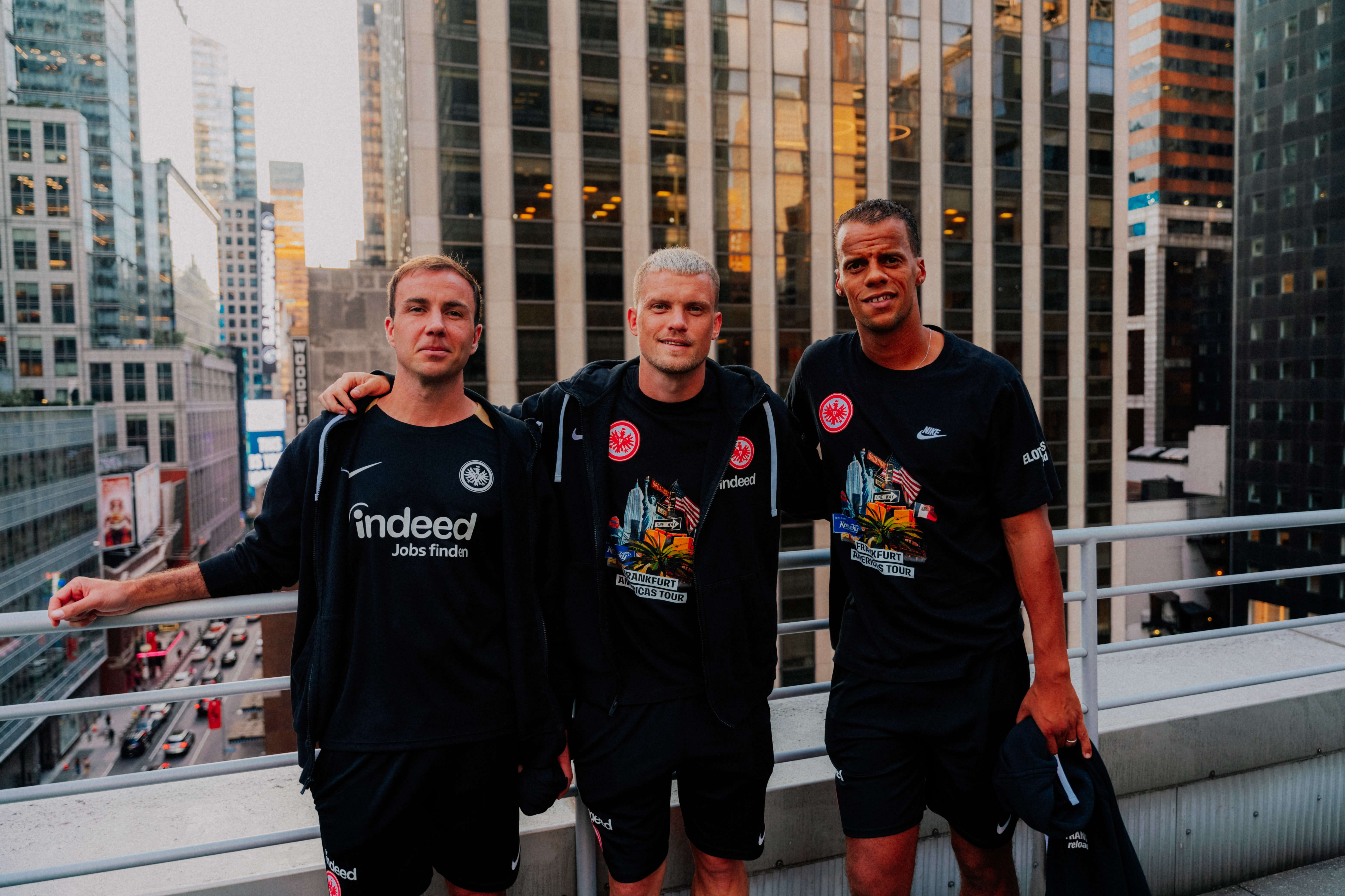Mario Götze, Philipp Max und Timothy Chandler genießen die Aussicht. Mario Götze, Philipp Max und Timothy Chandler genießen die Aussicht.