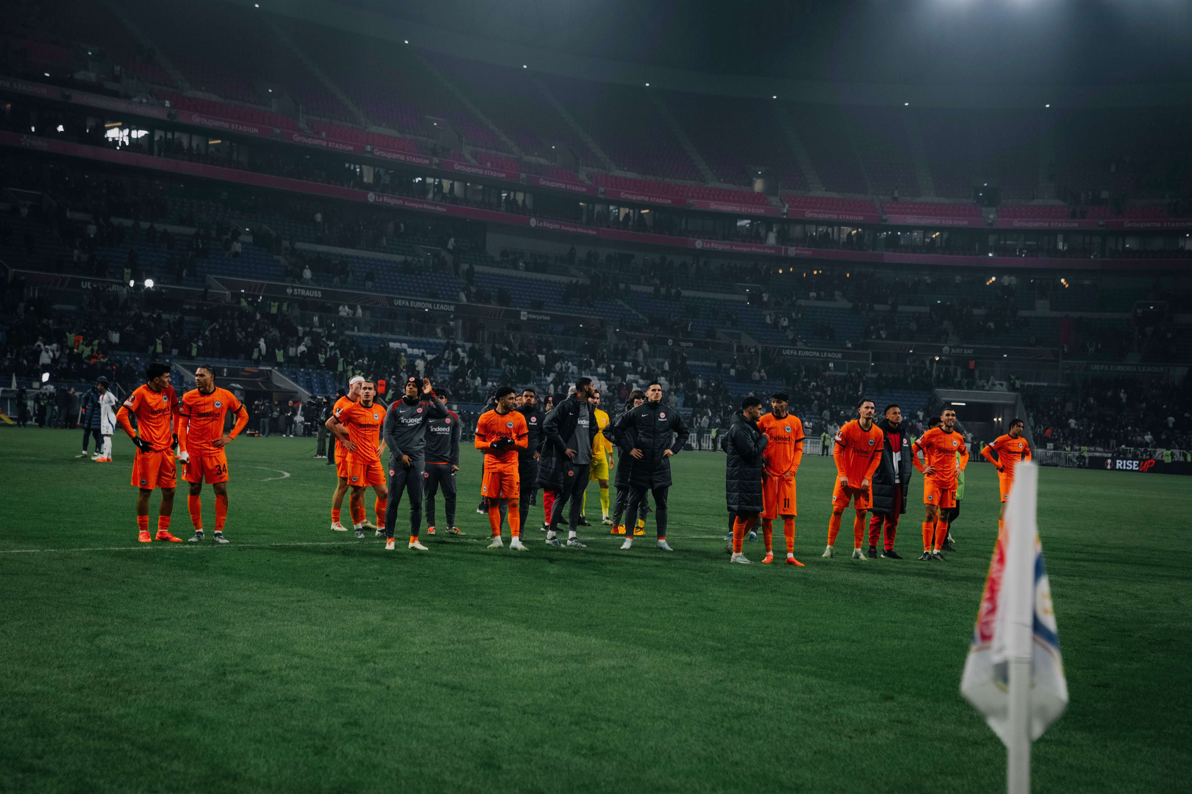 Das Team bedankt sich bei den Fans. Das Team bedankt sich bei den Fans.
