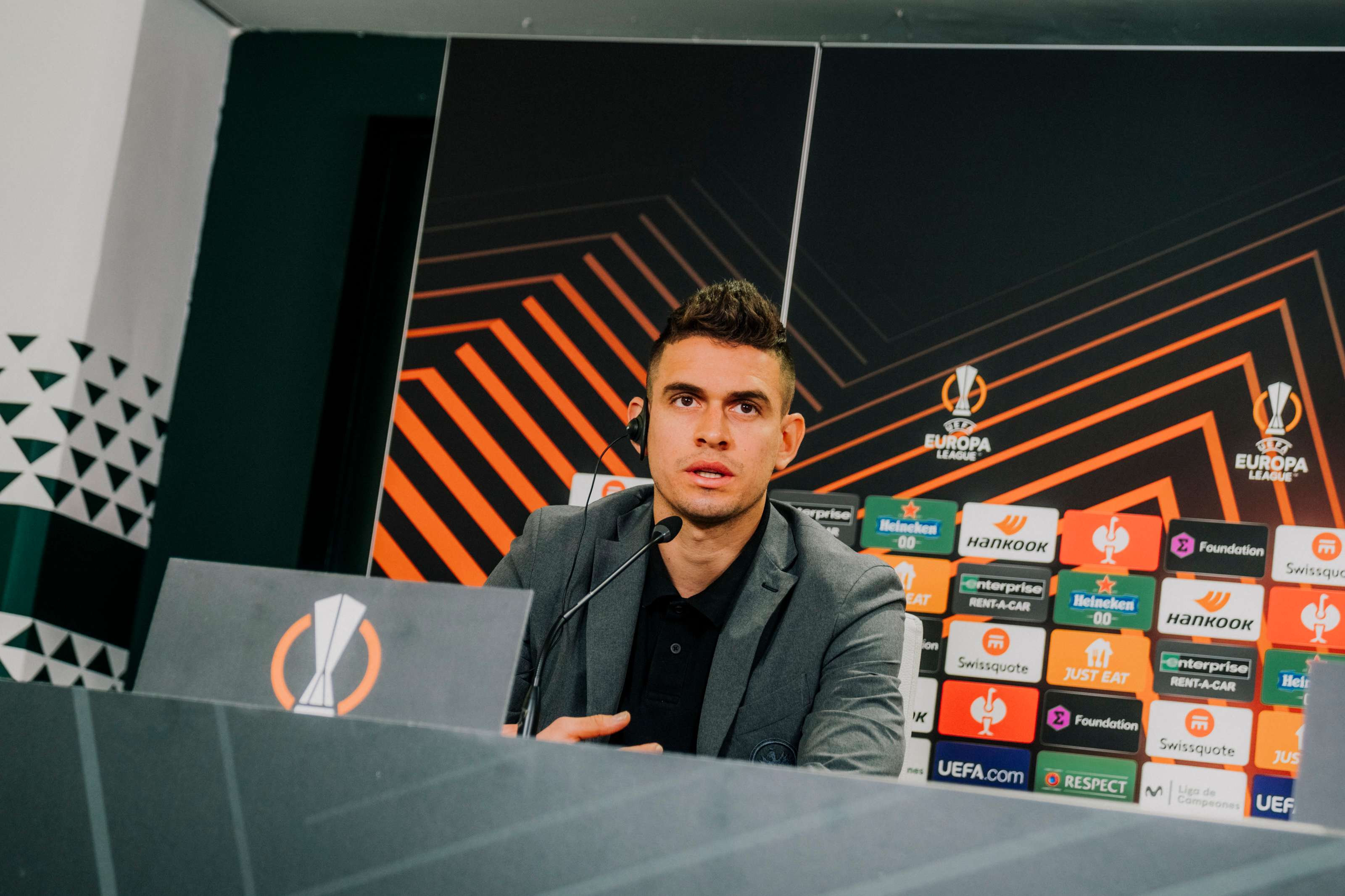 Rafael Santos Borré kennt sich in Spanien bereits aus und weiß am Mittwoch seine Familie im Stadion. Rafael Santos Borré kennt sich in Spanien bereits aus und weiß am Mittwoch seine Familie im Stadion.