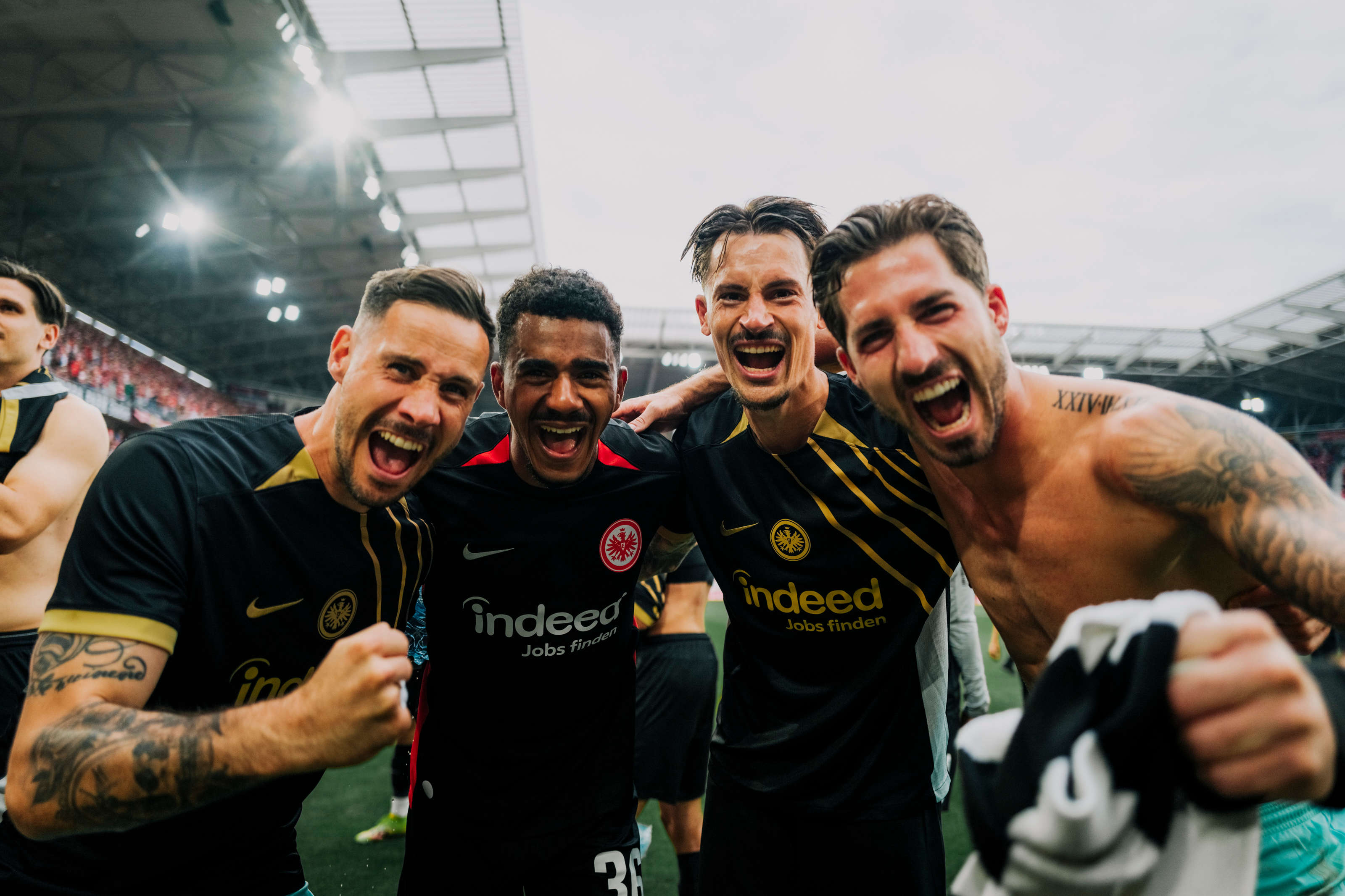 Raus mit der Freude: Jens Grahl, Ansgar Knauff, Robin Koch und Kevin Trapp. Raus mit der Freude: Jens Grahl, Ansgar Knauff, Robin Koch und Kevin Trapp.