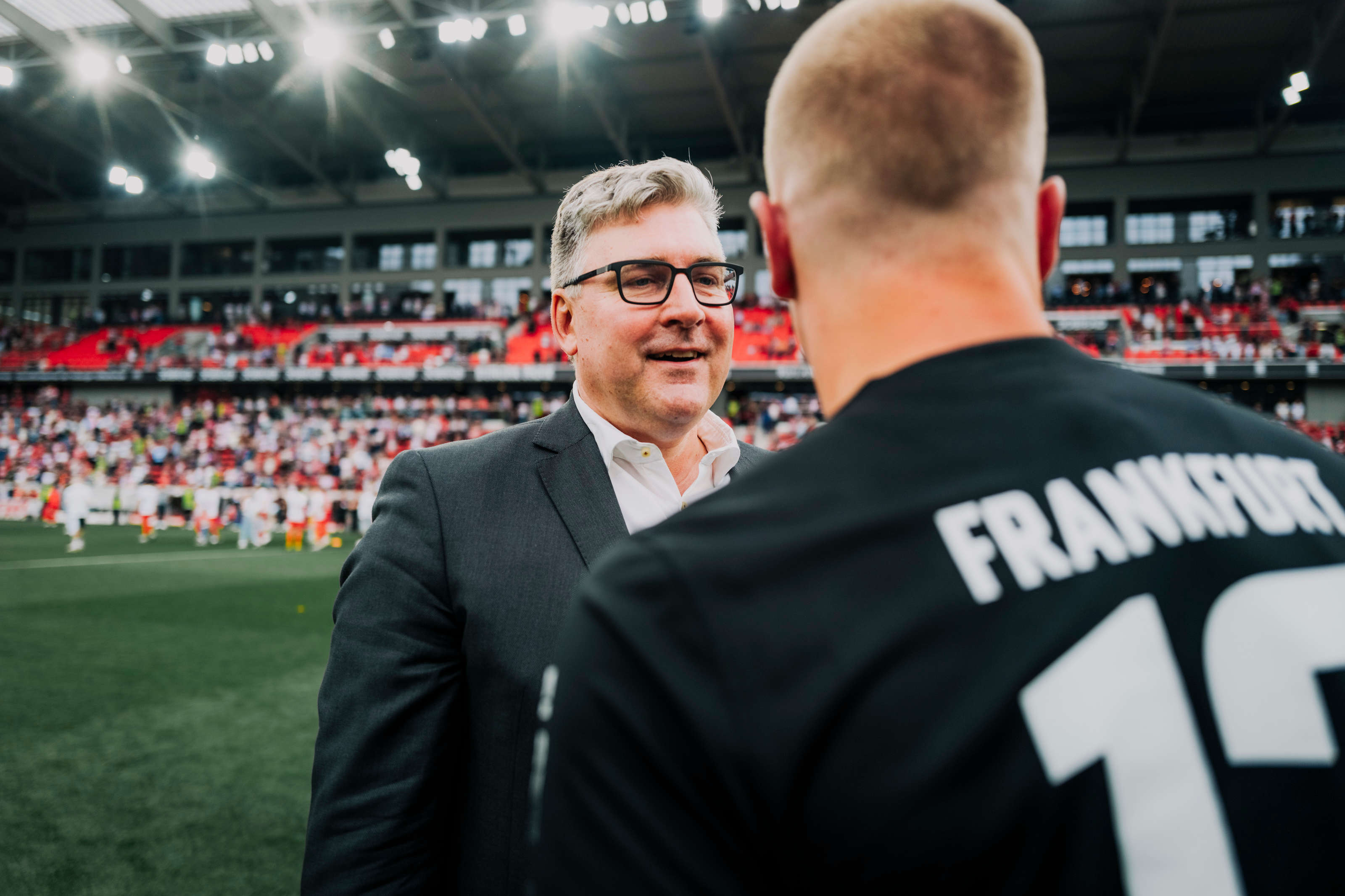 Vorstandssprecher Axel Hellmann im Gespräch mit Rasmus Kristensen. Vorstandssprecher Axel Hellmann im Gespräch mit Rasmus Kristensen.