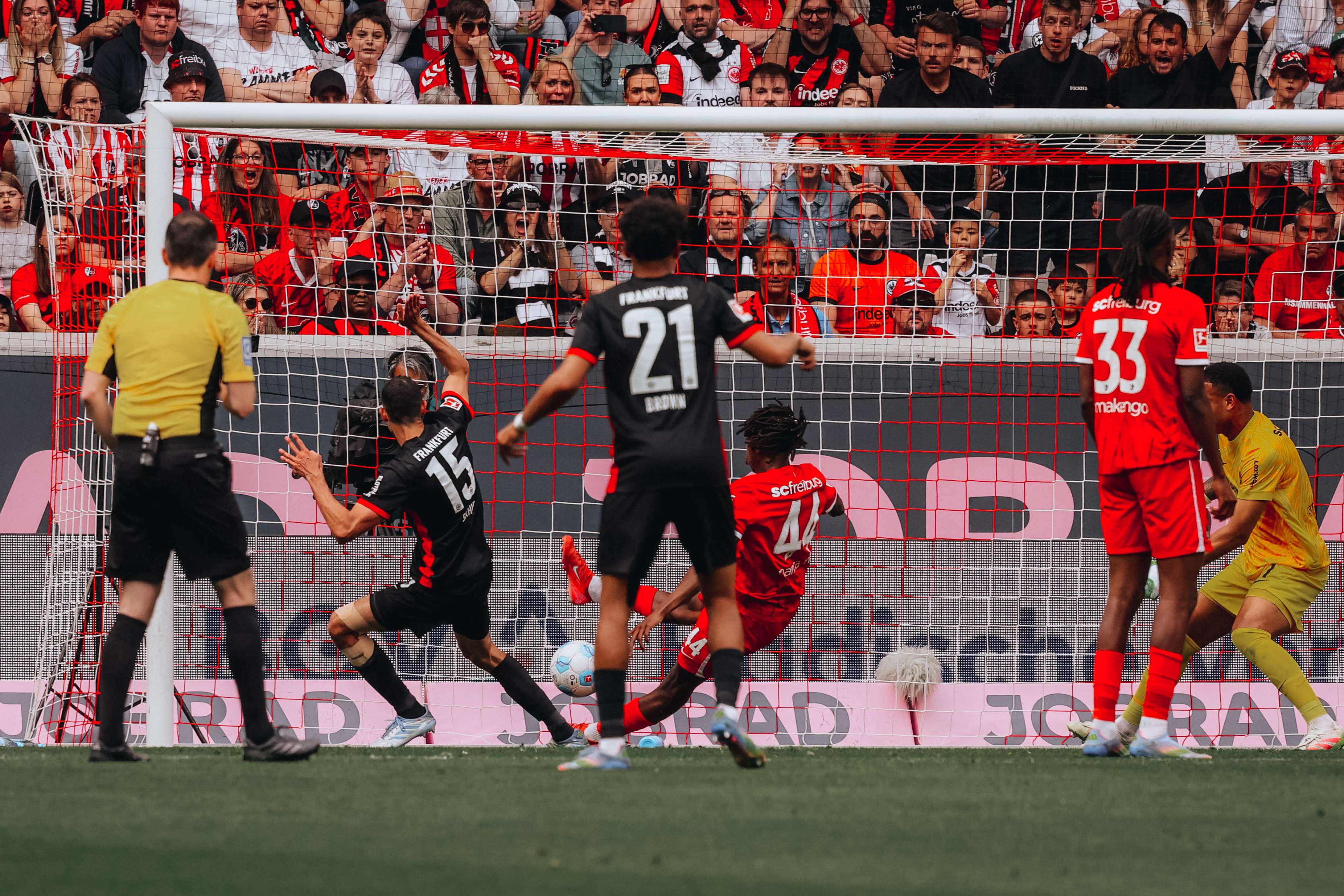 Ellyes Skhiri markiert den 3:1-Endstand. Ellyes Skhiri markiert den 3:1-Endstand.