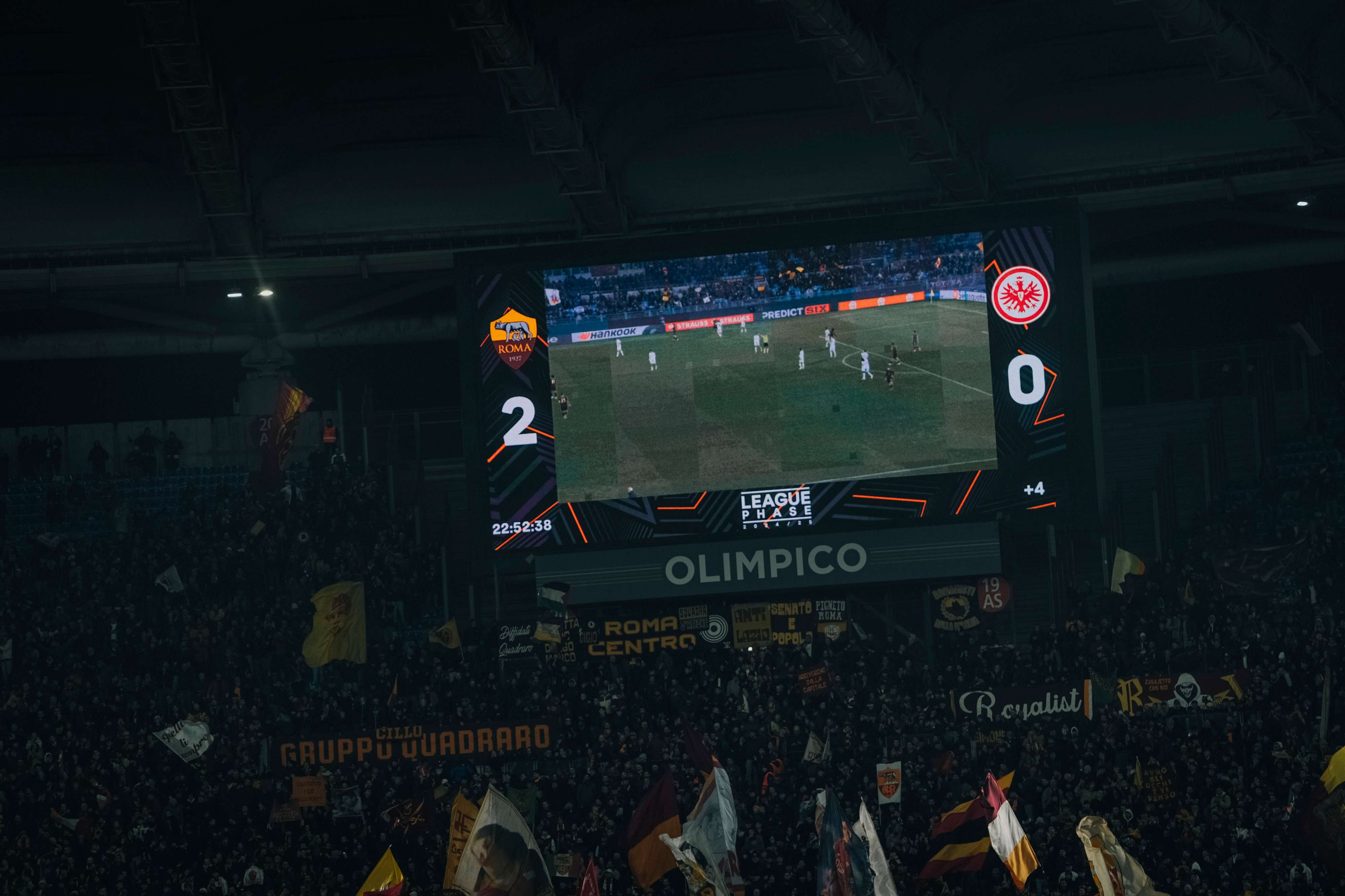 Endstand in Rom. Trotz der Niederlage bucht die Eintracht das Ticket für den direkten Achtelfinaleinzug. Endstand in Rom. Trotz der Niederlage bucht die Eintracht das Ticket für den direkten Achtelfinaleinzug.