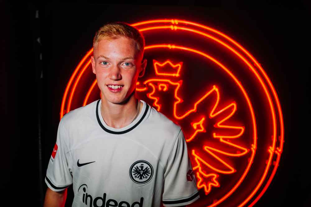 A young Swede with an eye for a pass - Eintracht Frankfurt Pros