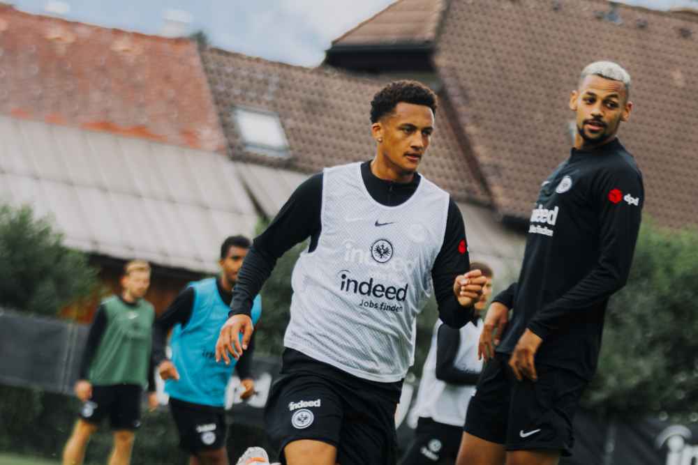 Eintracht frankfurt training top clearance