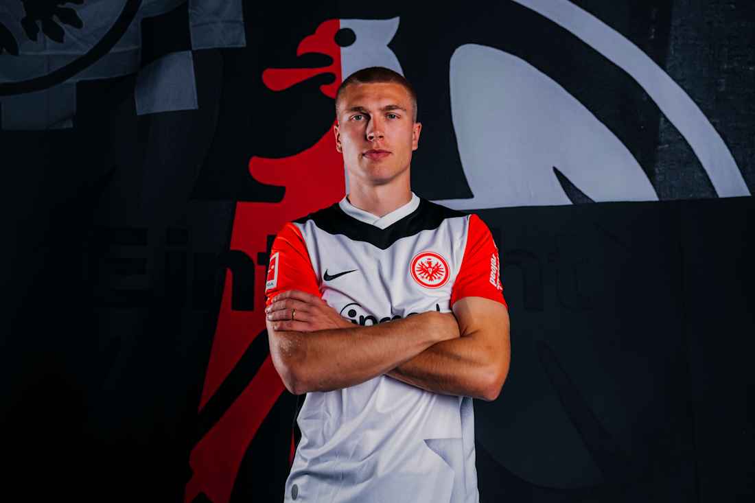Rasmus Kristensen wechselt per Leihe plus Kaufoption vom Leeds United FC zu  Eintracht Frankfurt - Eintracht Frankfurt Pros