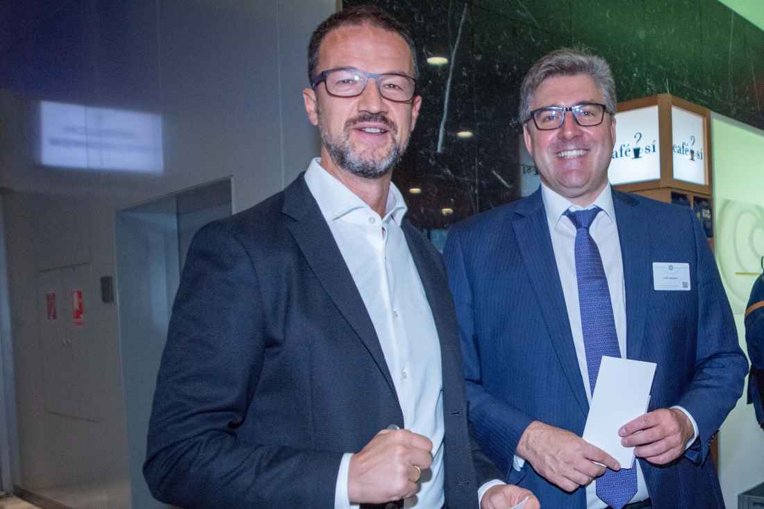 Horizont Sportbusiness Awards Fur Bobic Und Hellmann Eintracht Frankfurt Profis