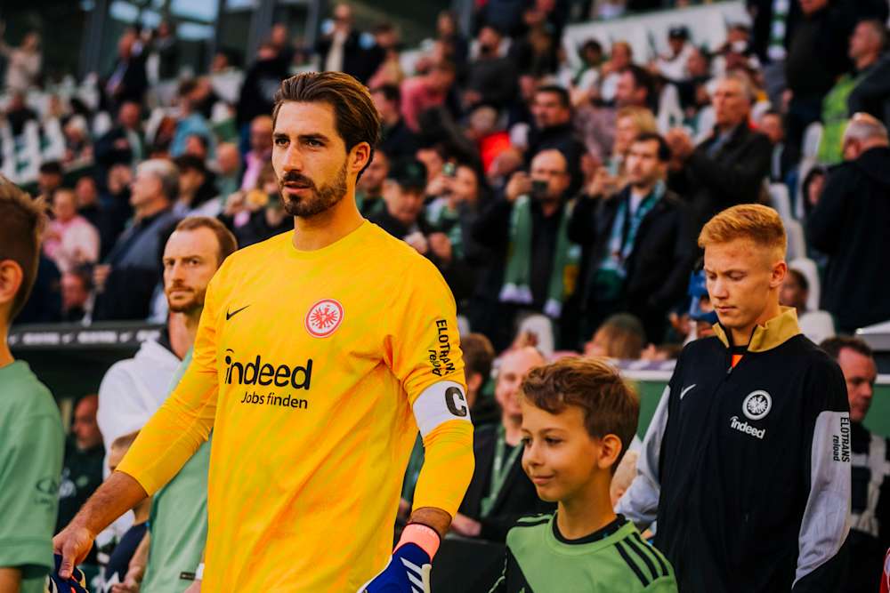 Eintracht-Kapitän Kevin Trapp fällt in den kommenden Wochen aus.