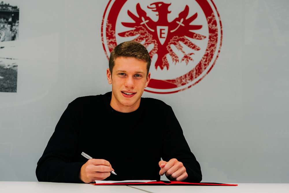Neuer Lizenzspieler für Eintracht Frankfurt: Das langjährige Eigengewächs Elias Baum.