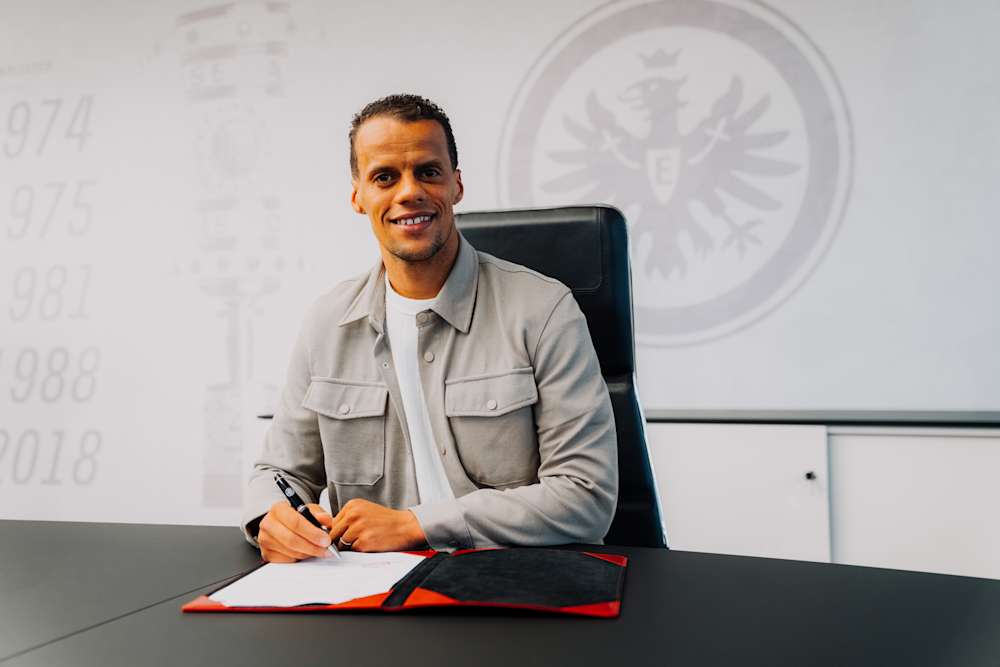 Picture 1: Timothy Chandler extends Eintracht Frankfurt deal