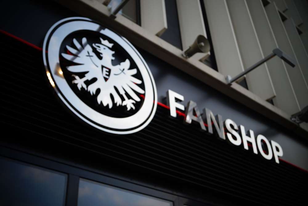 Bild 1: „Click & meet“ in den Fanshops