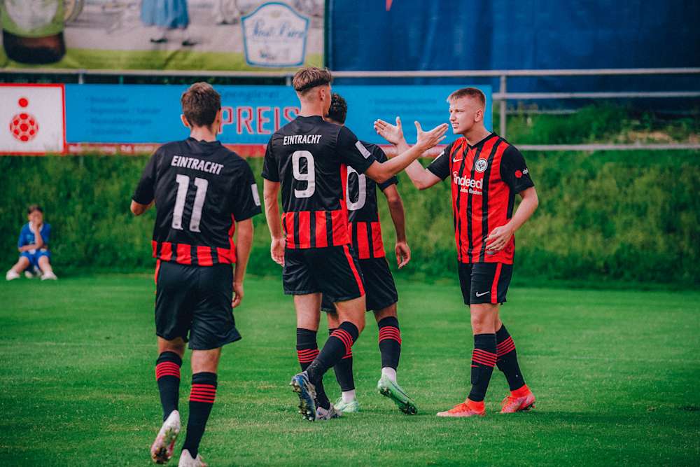Bild 1: U19 siegt bei Hassia Bingen
