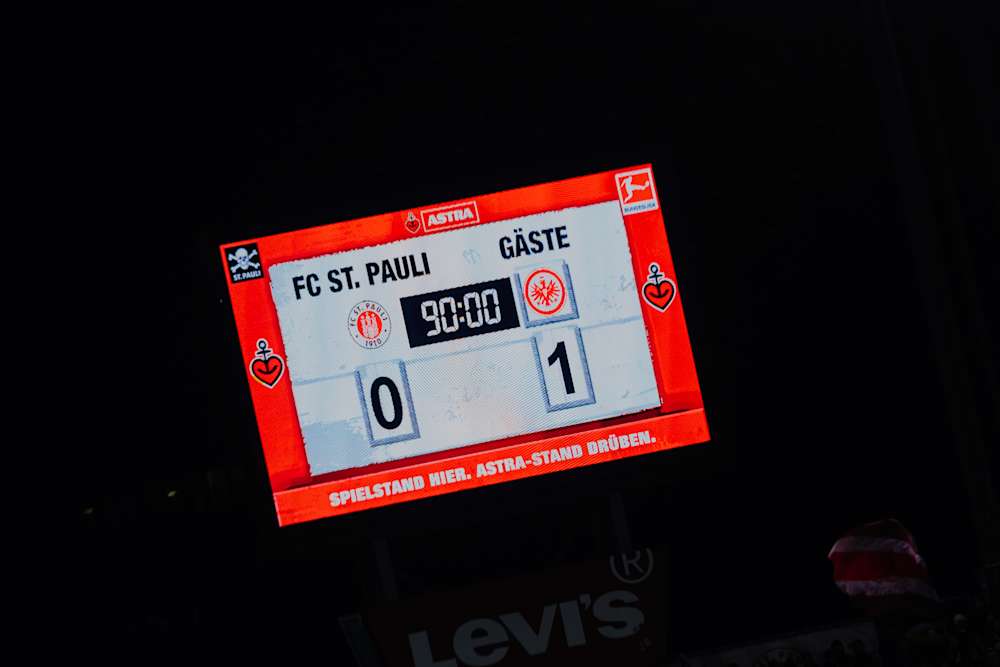 11. Januar 2025: Eintracht Frankfurt gewinnt auswärts gegen den FC St. Pauli mit 1:0 und rangiert in der Ewigen Bundesligatabelle an siebter Stelle.