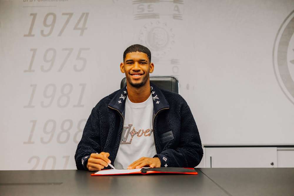 Kaua Santos hat seinen Vertrag bei Eintracht Frankfurt vorzeitig bis zum 30. Juni 2030 verlängert.