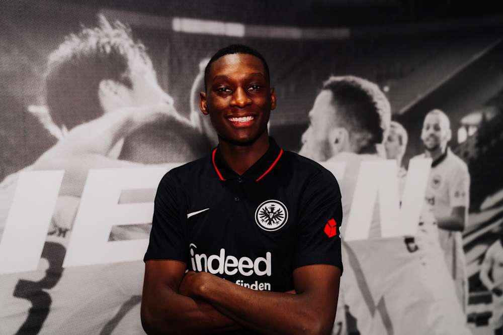 Randal Kolo Muani trägt ab der kommenden Saison den Adler auf der Brust.