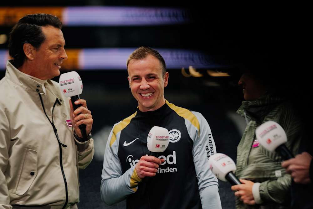 Torschütze Mario Götze im Interview nach dem Heimsieg gegen Stuttgart.
