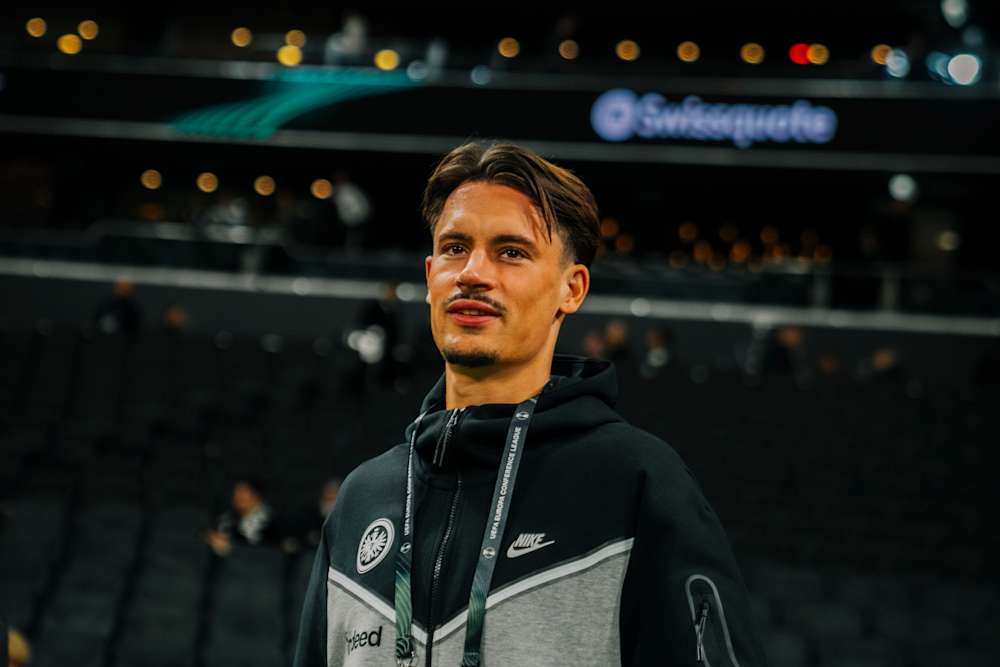 Bild 1: Adlerticker: Mit Smolcic, Dina Ebimbe, Nkounkou und Götze