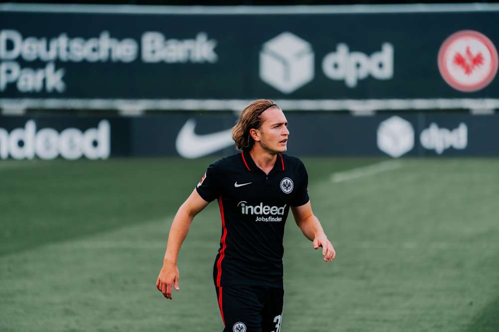 Ali Akman verlässt Eintracht Frankfurt zwei Jahre nach seiner Verpflichtung.