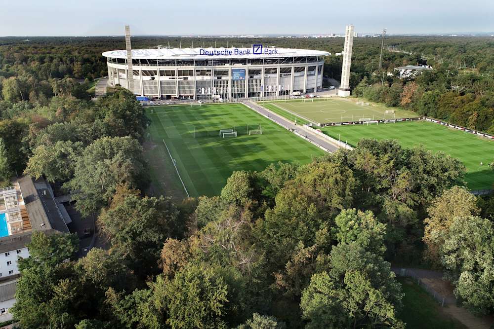 Der Deutsche Bank Park ist mehr als ein Spielort, sondern ein Begegnungszentrum für alle Generationen – mitten in der grünen Lunge Frankfurts.