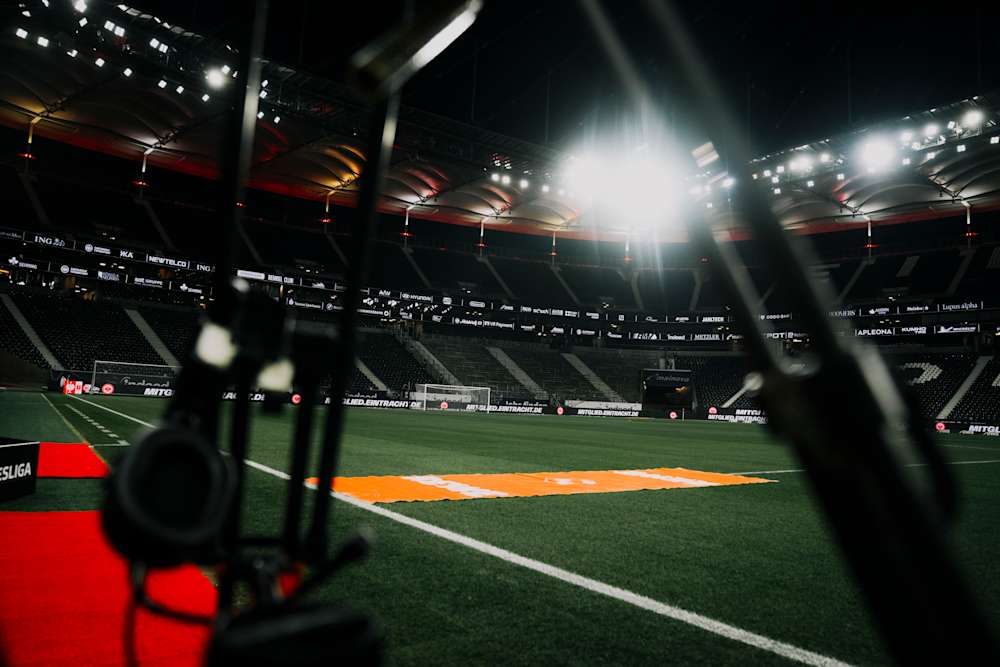 Eintracht Frankfurt blickt dem zweiten Abendspiel im Deutsche Bank Park innerhalb einer Woche entgegen.