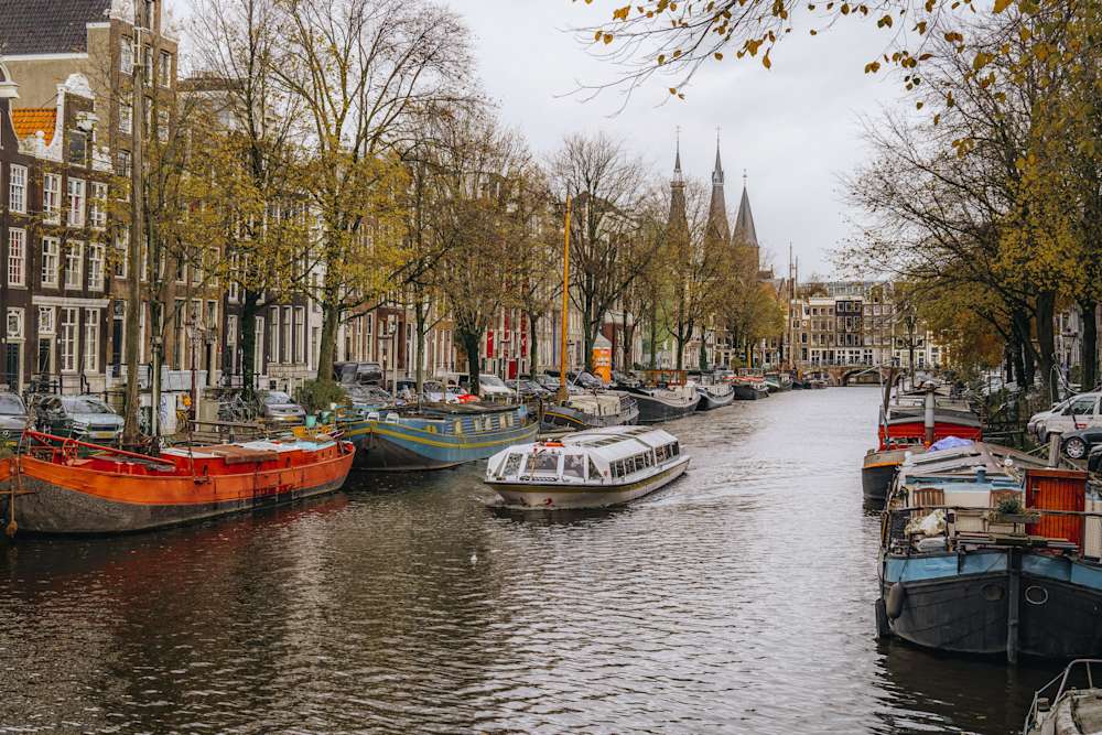 Unterwegs in Amsterdam, die nächste Auswärtsreise der Adlerträger im Europapokal.