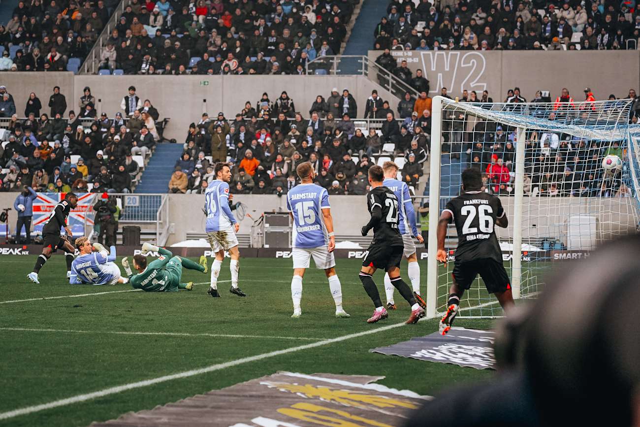 Picture 1: Stoppage-time strike denies Eintracht derby win