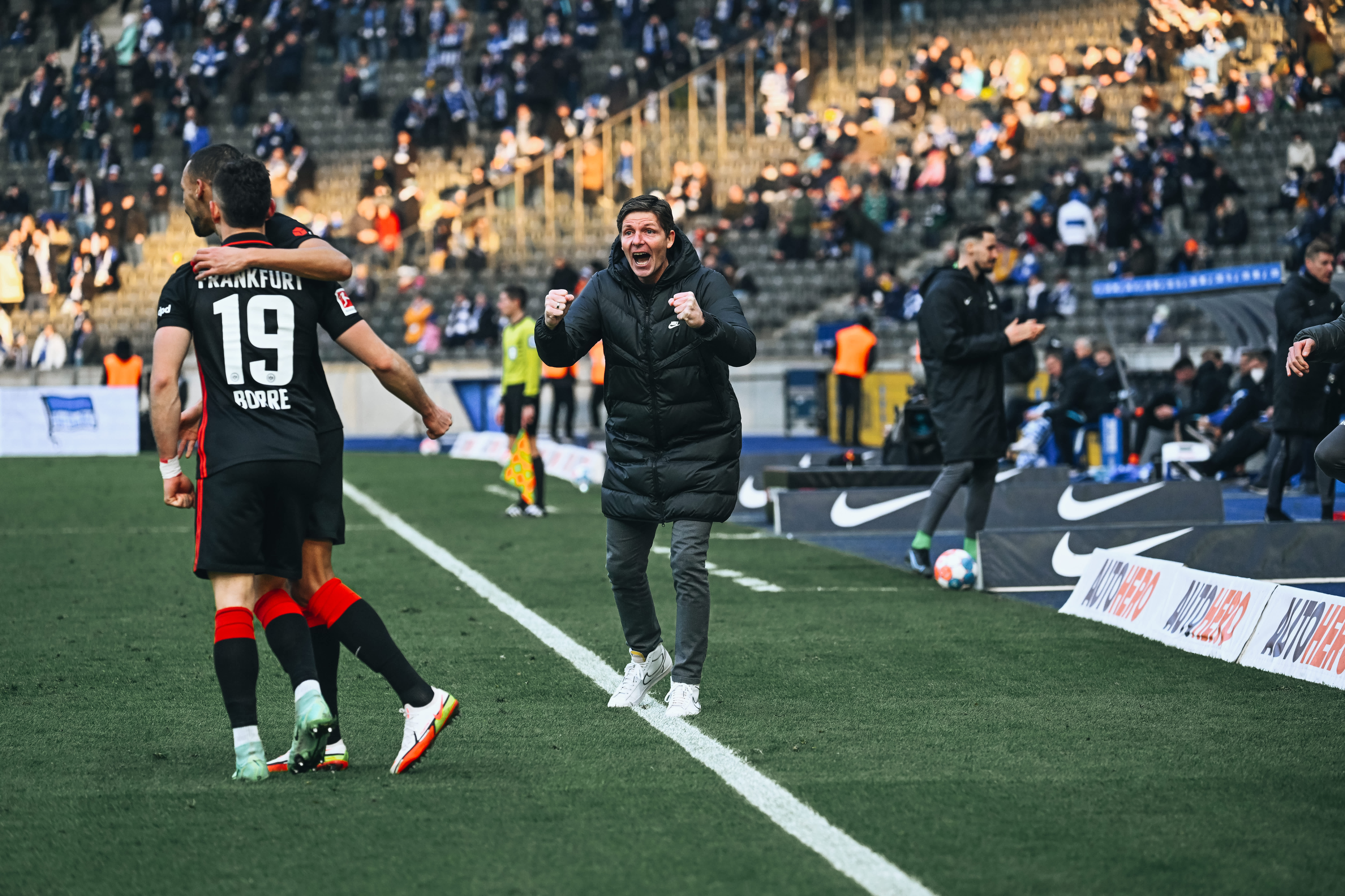 Den Endstand markiert Rafael Santos Borré nach einer Stunde – das freut auch Cheftrainer Oliver Glasner. Den Endstand markiert Rafael Santos Borré nach einer Stunde – das freut auch Cheftrainer Oliver Glasner.