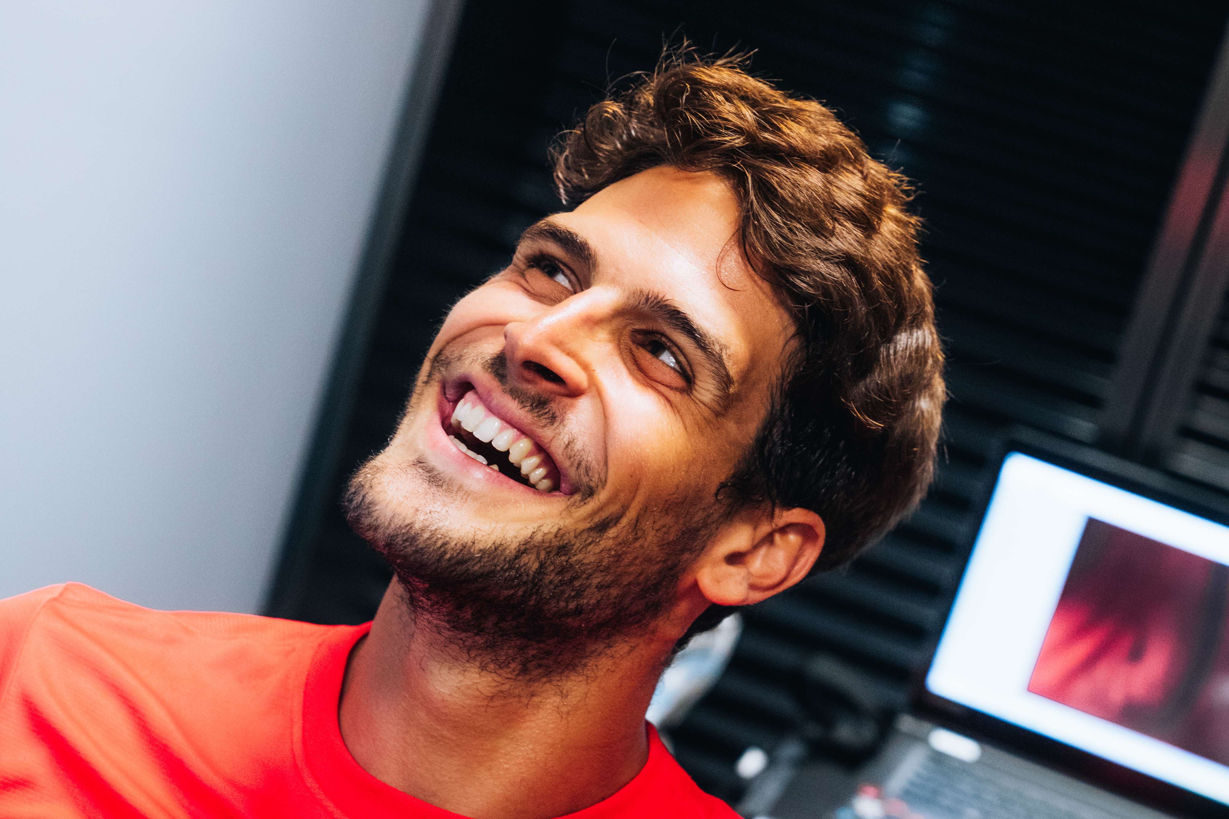 Goncalo Paciencia nimmt sich neben dem Leistungstest auch Zeit für Späße. Goncalo Paciencia nimmt sich neben dem Leistungstest auch Zeit für Späße.