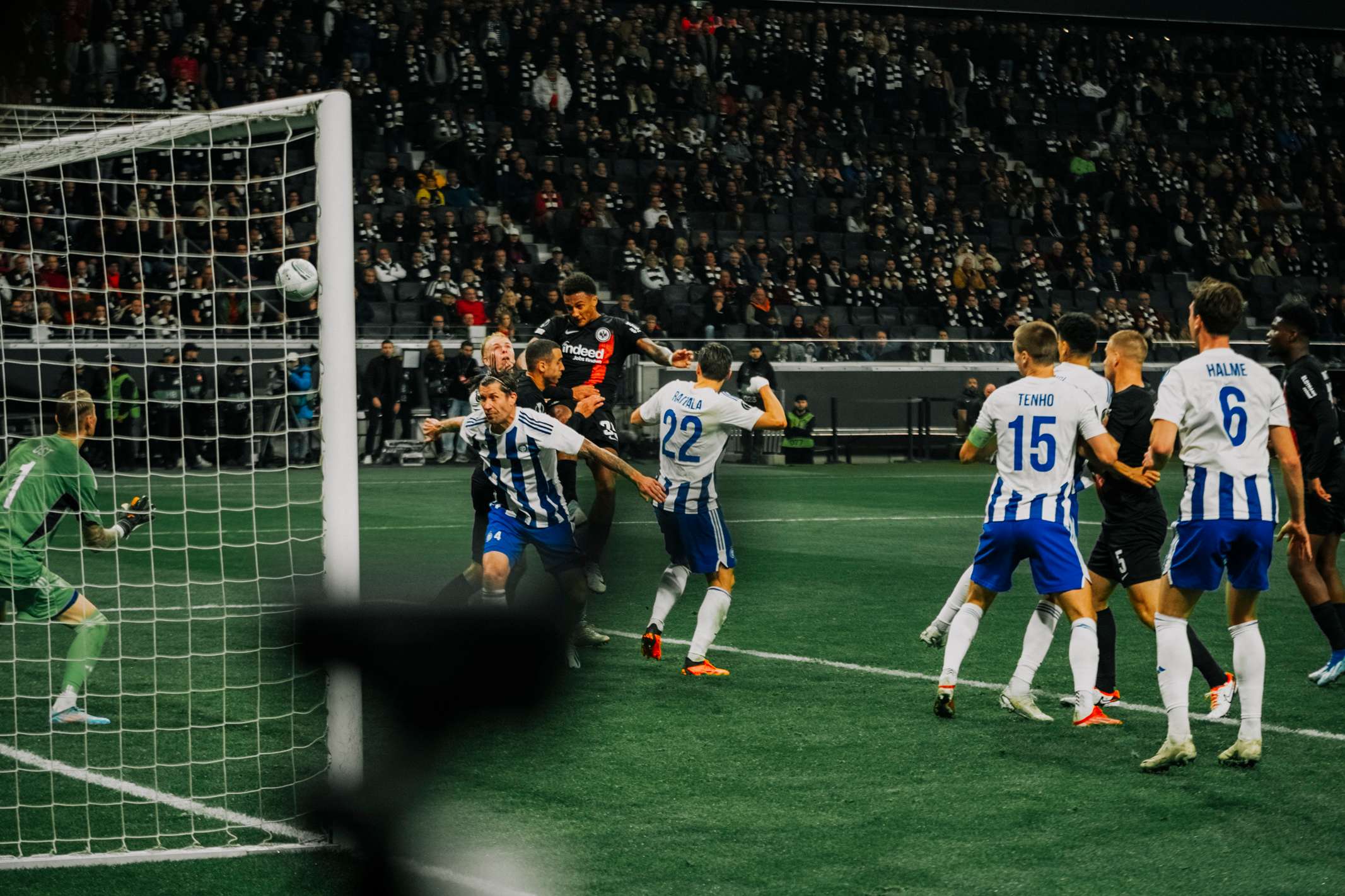 Torschütze im Hinspiel, Ausfall im Rückspiel: Eintracht-Verteidiger Tuta. Torschütze im Hinspiel, Ausfall im Rückspiel: Eintracht-Verteidiger Tuta.