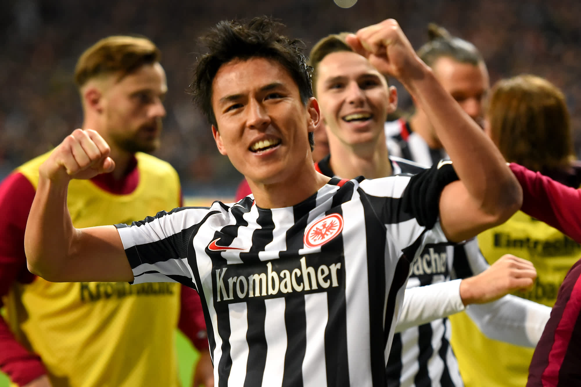 Makoto Hasebe hat bisher zwei Tore für die Eintracht erzielt, beide gegen Darmstadt. Nach der Torpremiere im April 2016 folgt im Februar 2017 der zweite Streich. Makoto Hasebe hat bisher zwei Tore für die Eintracht erzielt, beide gegen Darmstadt. Nach der Torpremiere im April 2016 folgt im Februar 2017 der zweite Streich.