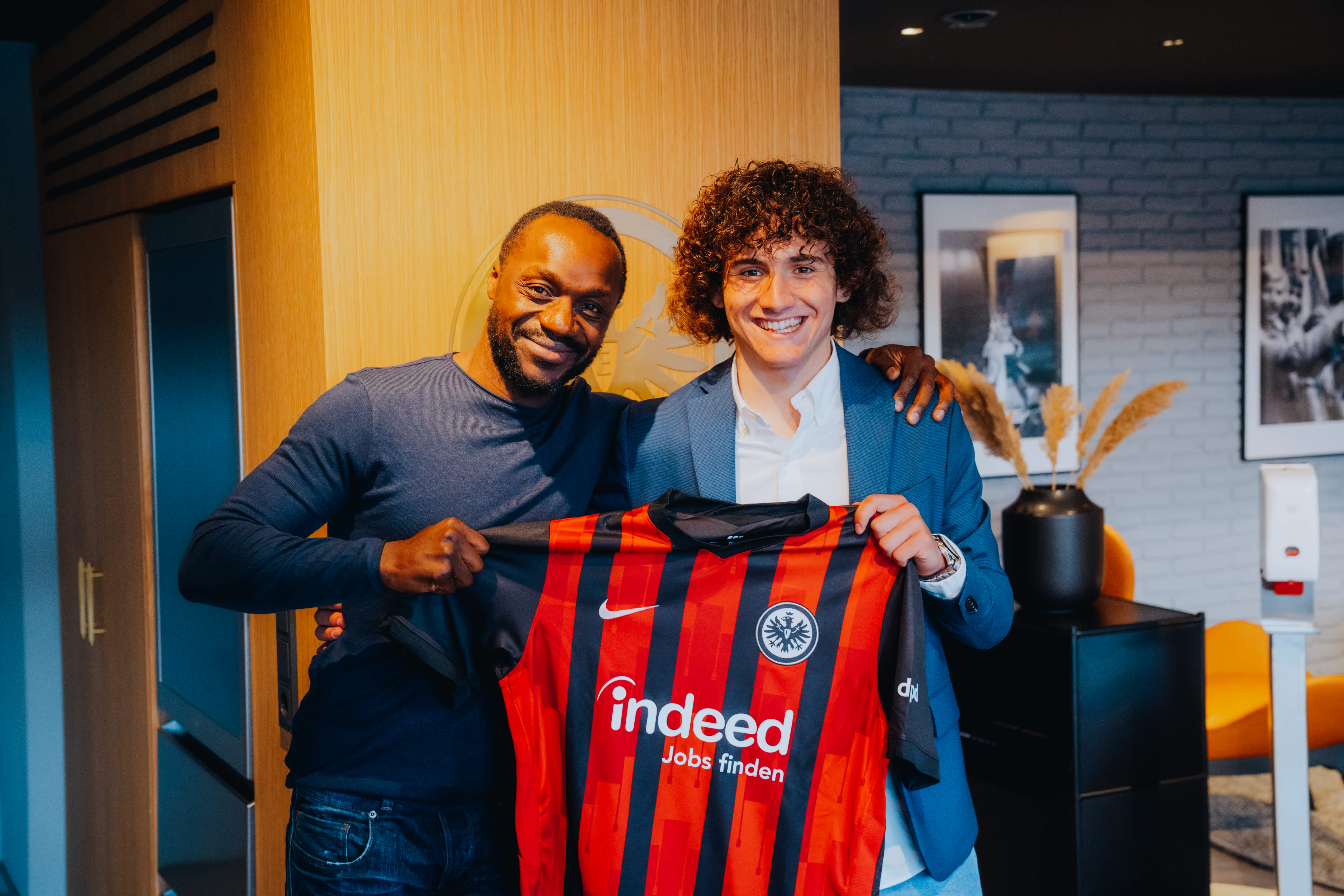 © Ben Manga, Direktor Profifußball Eintracht Frankfurt: „Fabio Blanco Gómez war von einigen Topvereinen Europas stark umworben, doch letztendlich hat die gute Perspektive hier in Frankfurt den Ausschlag gegeben.“ © Ben Manga, Direktor Profifußball Eintracht Frankfurt: „Fabio Blanco Gómez war von einigen Topvereinen Europas stark umworben, doch letztendlich hat die gute Perspektive hier in Frankfurt den Ausschlag gegeben.“