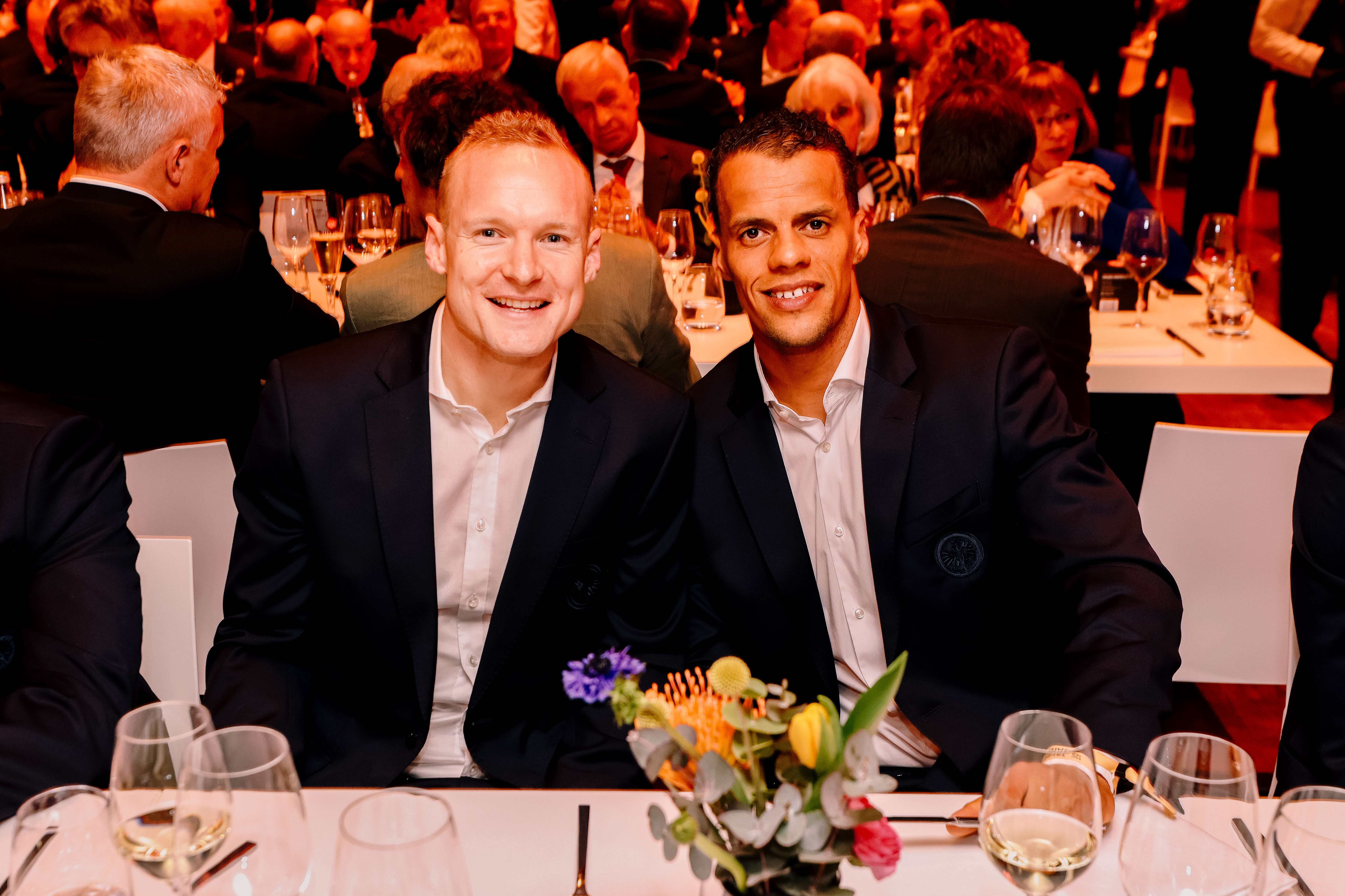 Kinder der Region und Gesichter des sportlichen Aufschwungs der jüngeren Vergangenheit: Sebastian Rode und Timothy Chandler. Kinder der Region und Gesichter des sportlichen Aufschwungs der jüngeren Vergangenheit: Sebastian Rode und Timothy Chandler.
