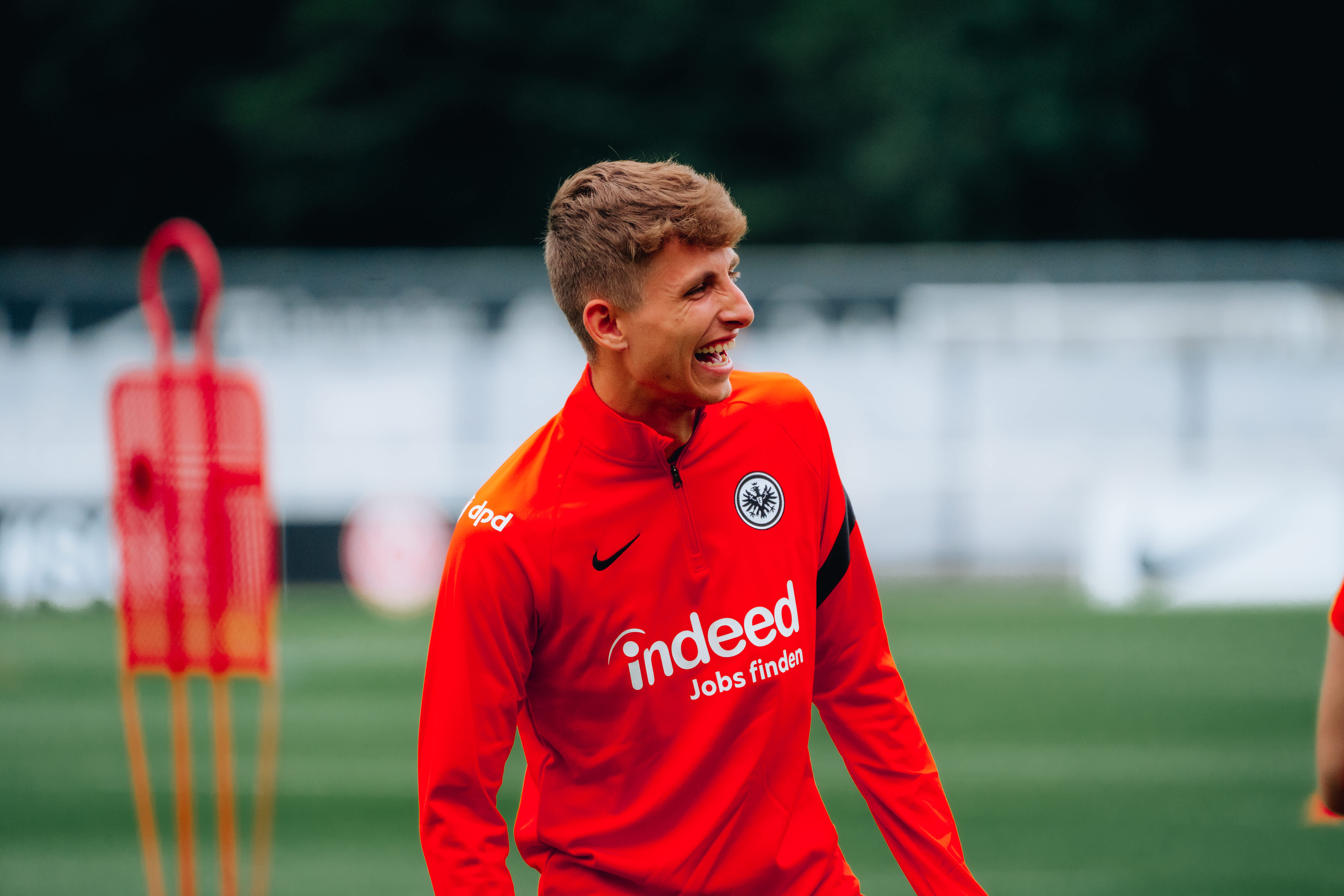 Strahlend ins erste Mannschaftstraining: Jesper Lindström. Strahlend ins erste Mannschaftstraining: Jesper Lindström.