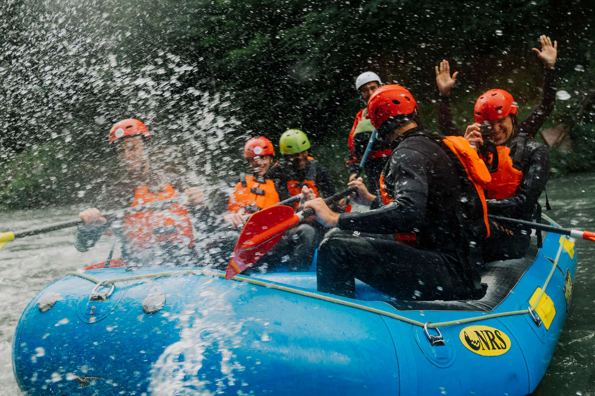 Fußballer auf Abwegen: Am Sonntagnachmittag hat die Eintracht das Rafting für sich entdeckt. Fußballer auf Abwegen: Am Sonntagnachmittag hat die Eintracht das Rafting für sich entdeckt.