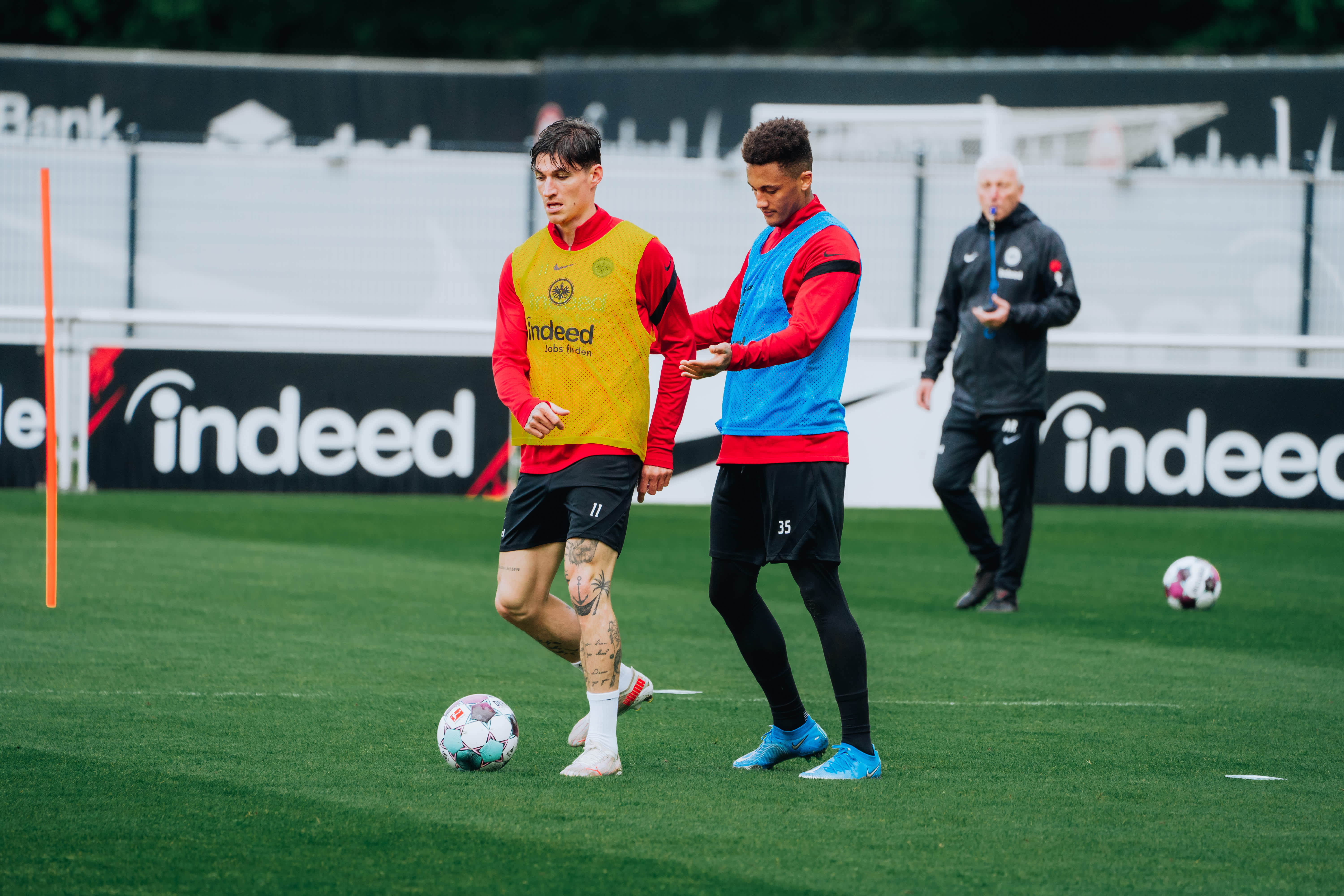 Zeit für Spielformen: Steven Zuber (l.) und Tuta bringen sich in Stellung. Zeit für Spielformen: Steven Zuber (l.) und Tuta bringen sich in Stellung.