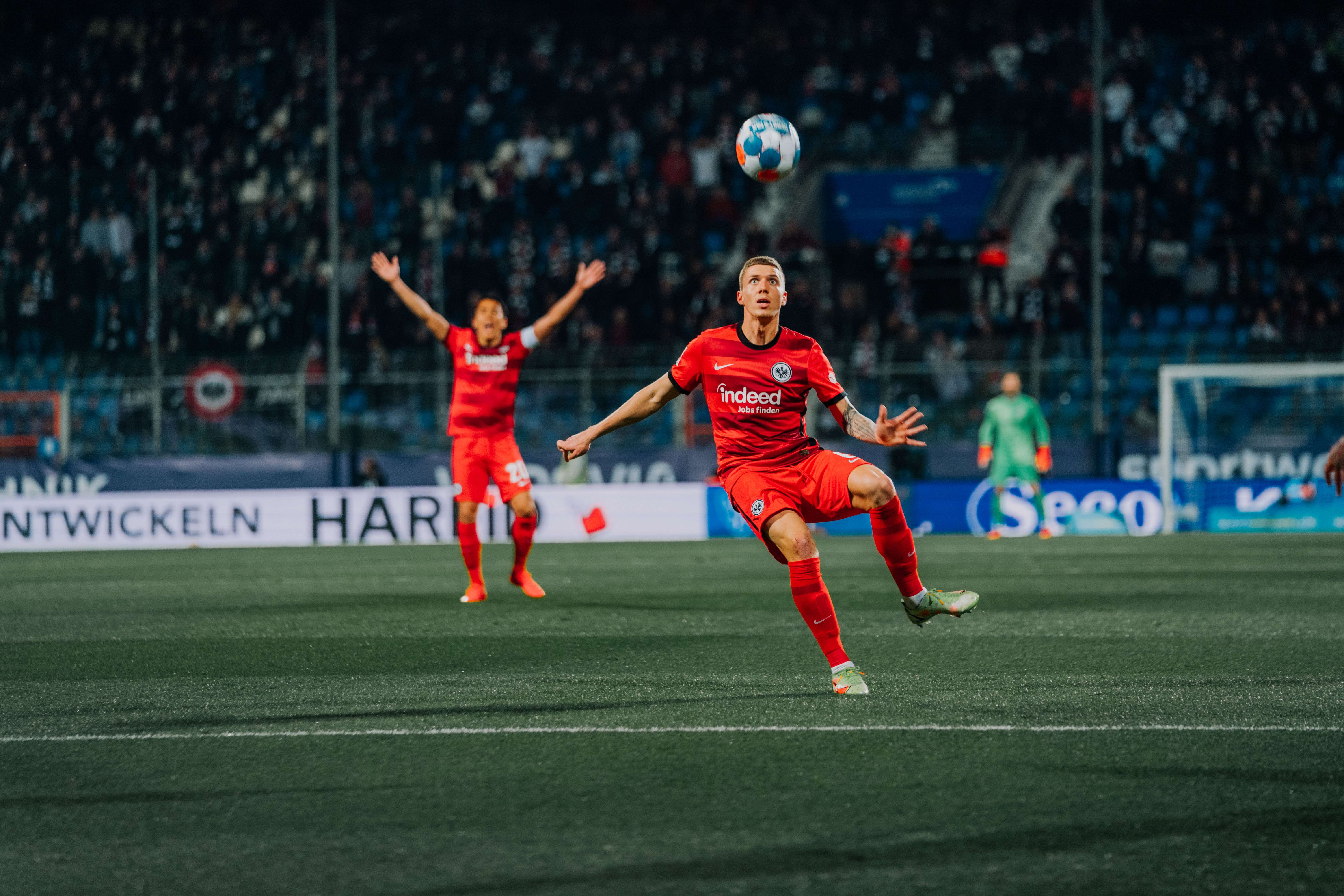 Kristijan Jakic steht in der im Vergleich zum 3:1 gegen Piräus identischen Startelf, muss aber kurz vor der Pause angeschlagen raus. Kristijan Jakic steht in der im Vergleich zum 3:1 gegen Piräus identischen Startelf, muss aber kurz vor der Pause angeschlagen raus.